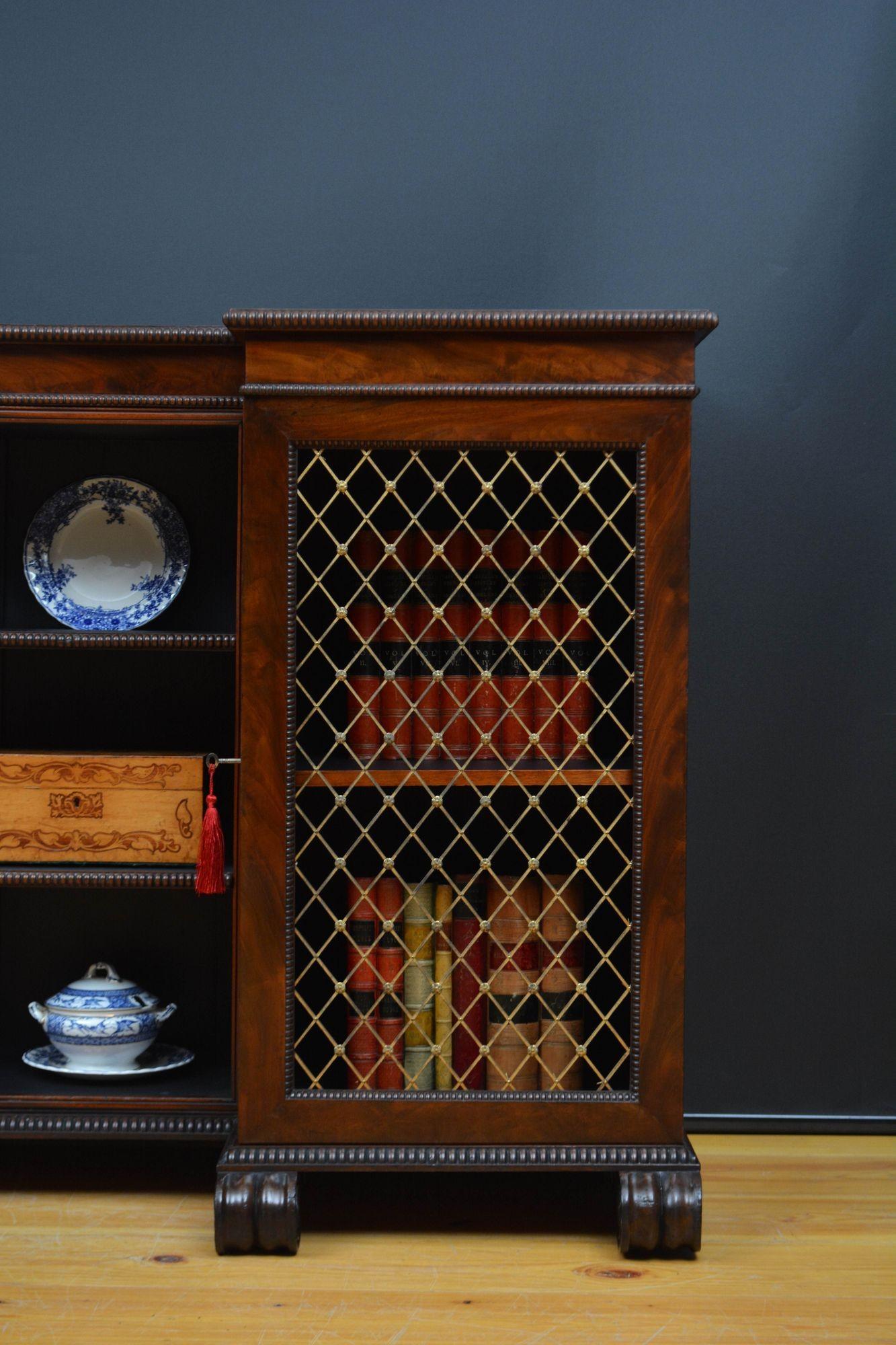 Bibliothèque ou buffet de style English Regency en acajou à la manière de Gillows en vente 6