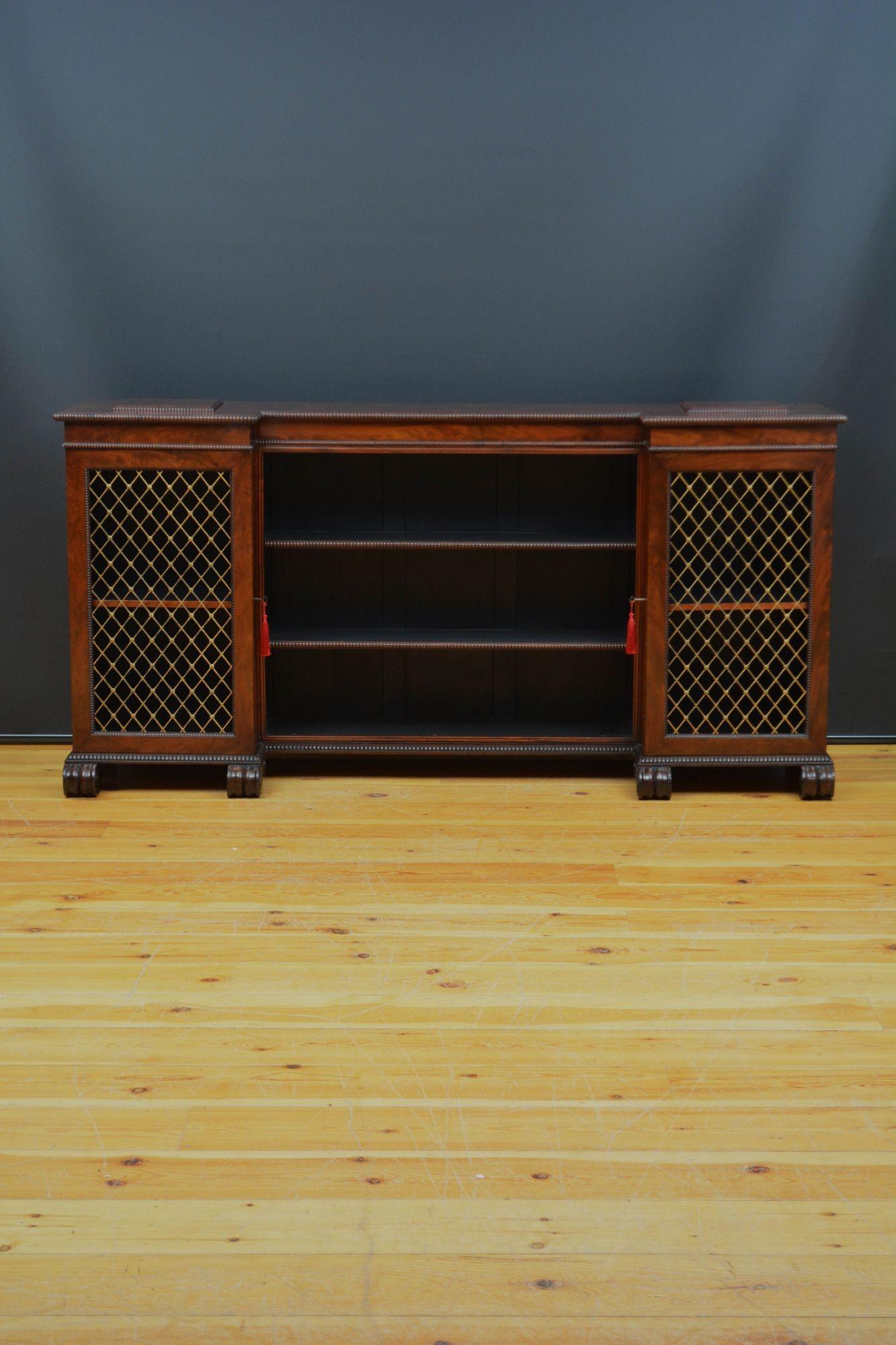 Anglais Bibliothèque ou buffet de style English Regency en acajou à la manière de Gillows en vente