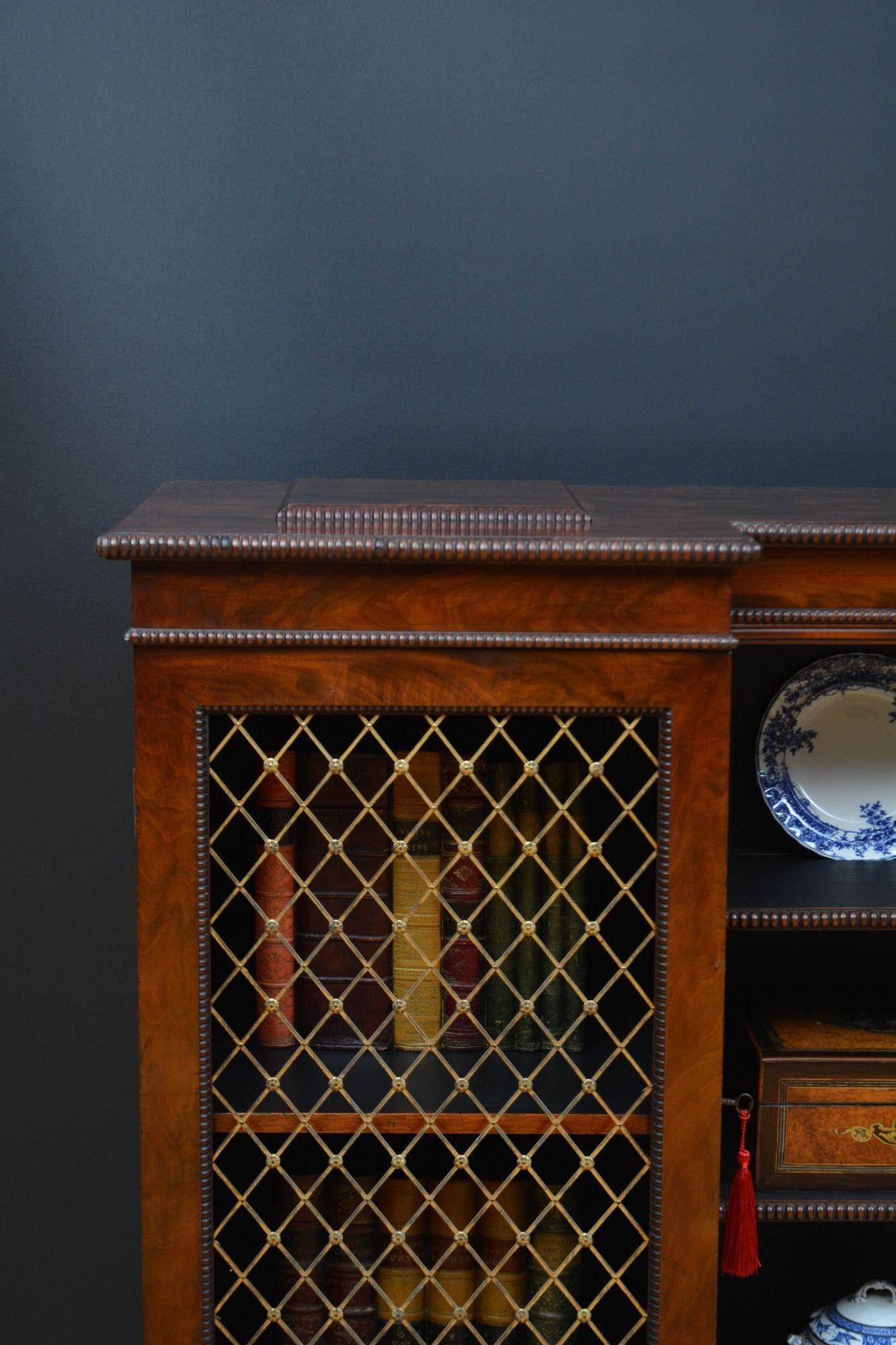 Bibliothèque ou buffet de style English Regency en acajou à la manière de Gillows en vente 3