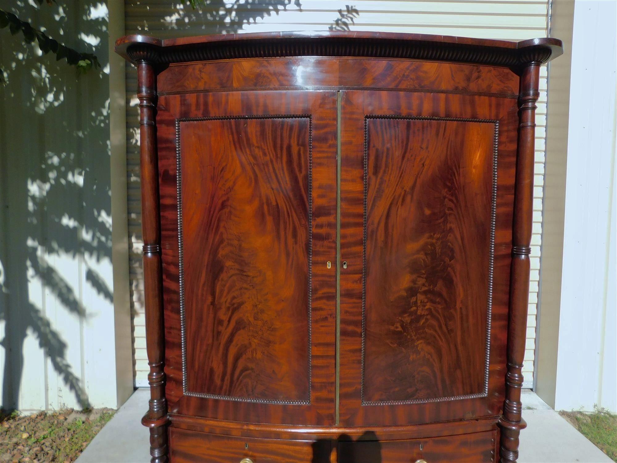Englisch Regency Mahagoni Bow Front Gadrooned Leinen Presse w / Orig. Blechbläser, 1800 im Angebot 1