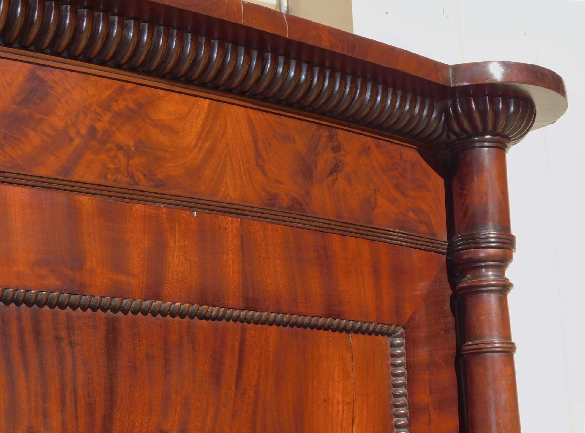 Englisch Regency Mahagoni Bow Front Gadrooned Leinen Presse w / Orig. Blechbläser, 1800 im Angebot 2