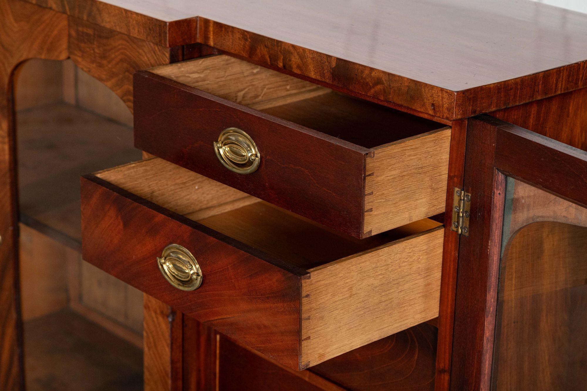 Credenza inglese Regency in mogano con ante a scomparsa in vendita 7