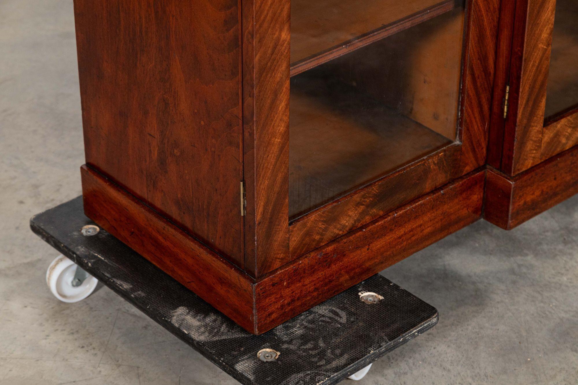 Credenza inglese Regency in mogano con ante a scomparsa in vendita 10