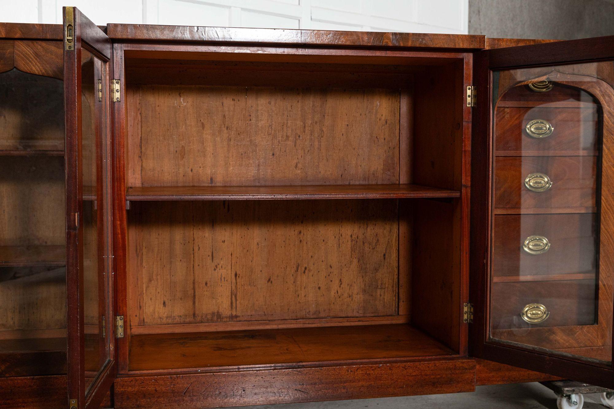Credenza inglese Regency in mogano con ante a scomparsa in vendita 12