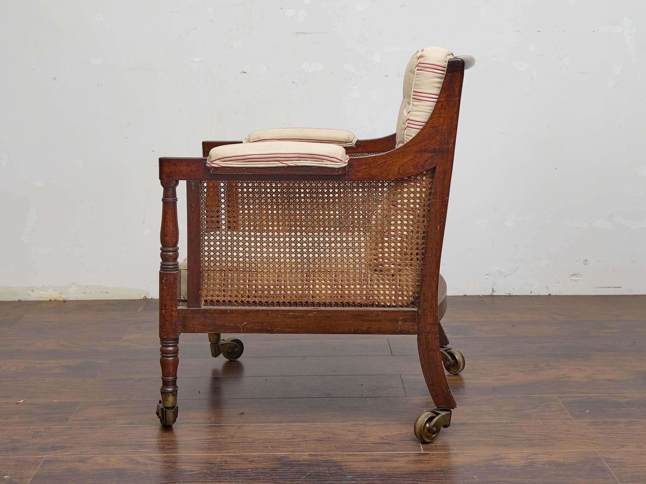 Sillón de caoba de la Regencia inglesa con respaldo de caña y cojines de rayas acolchados en venta 1