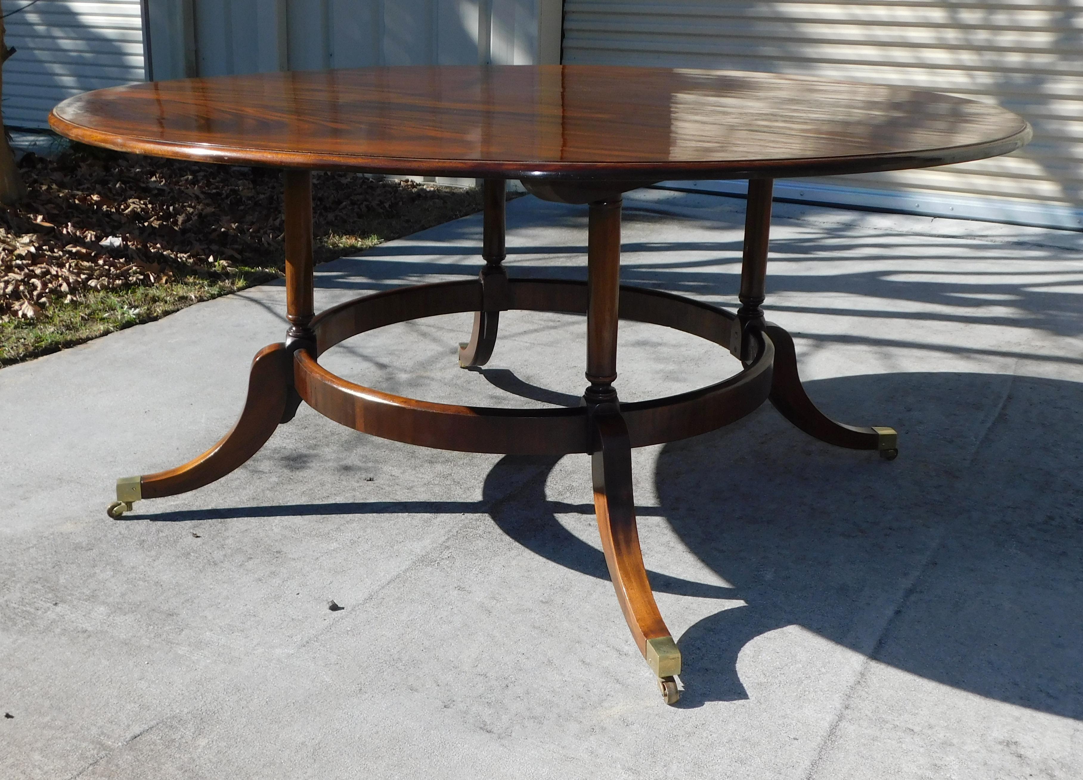 English Regency Mahogany Circular Dining Table with Splayed Legs on Casters 1850 In Excellent Condition For Sale In Hollywood, SC