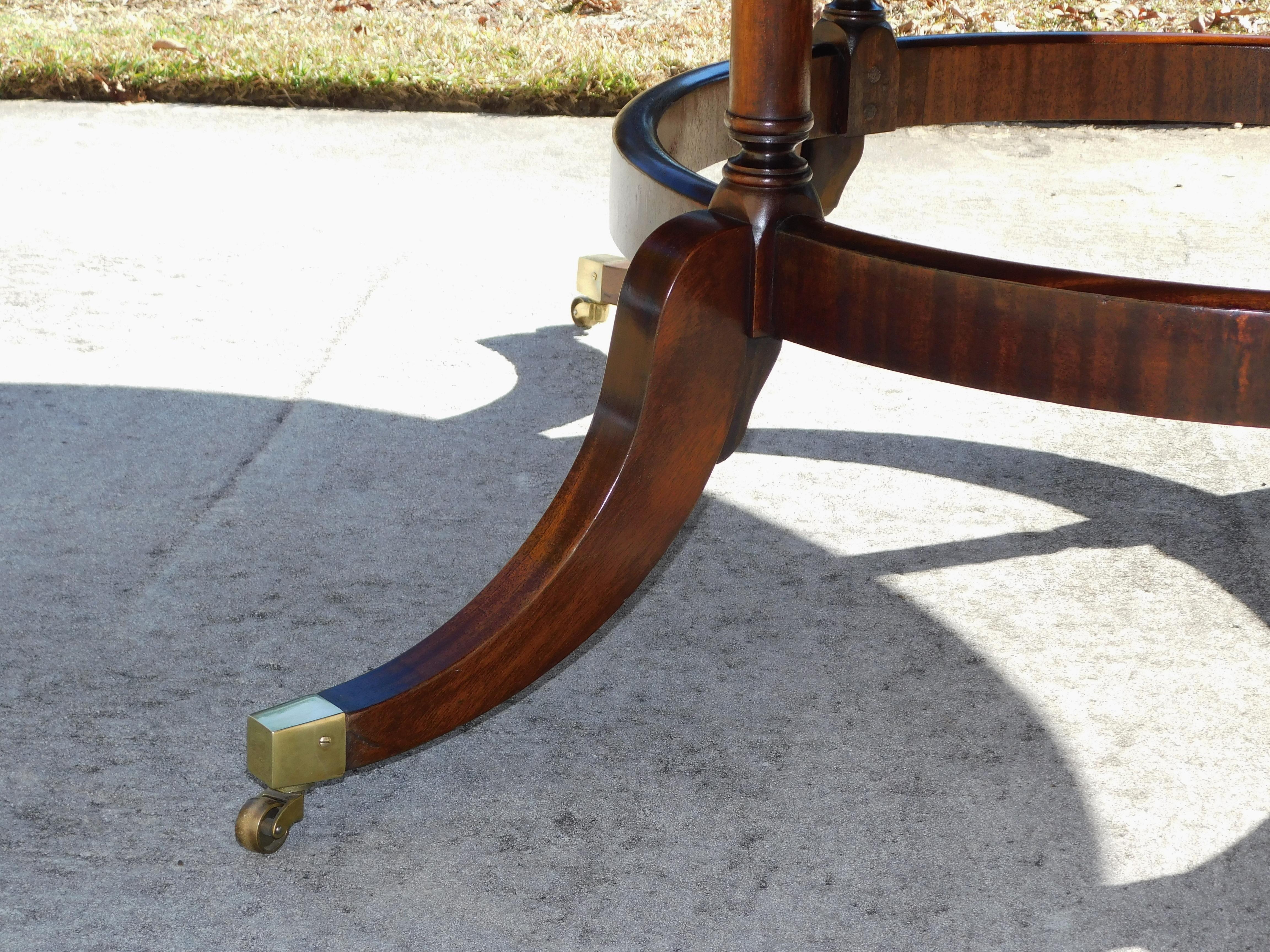 Mid-19th Century English Regency Mahogany Circular Dining Table with Splayed Legs on Casters 1850 For Sale