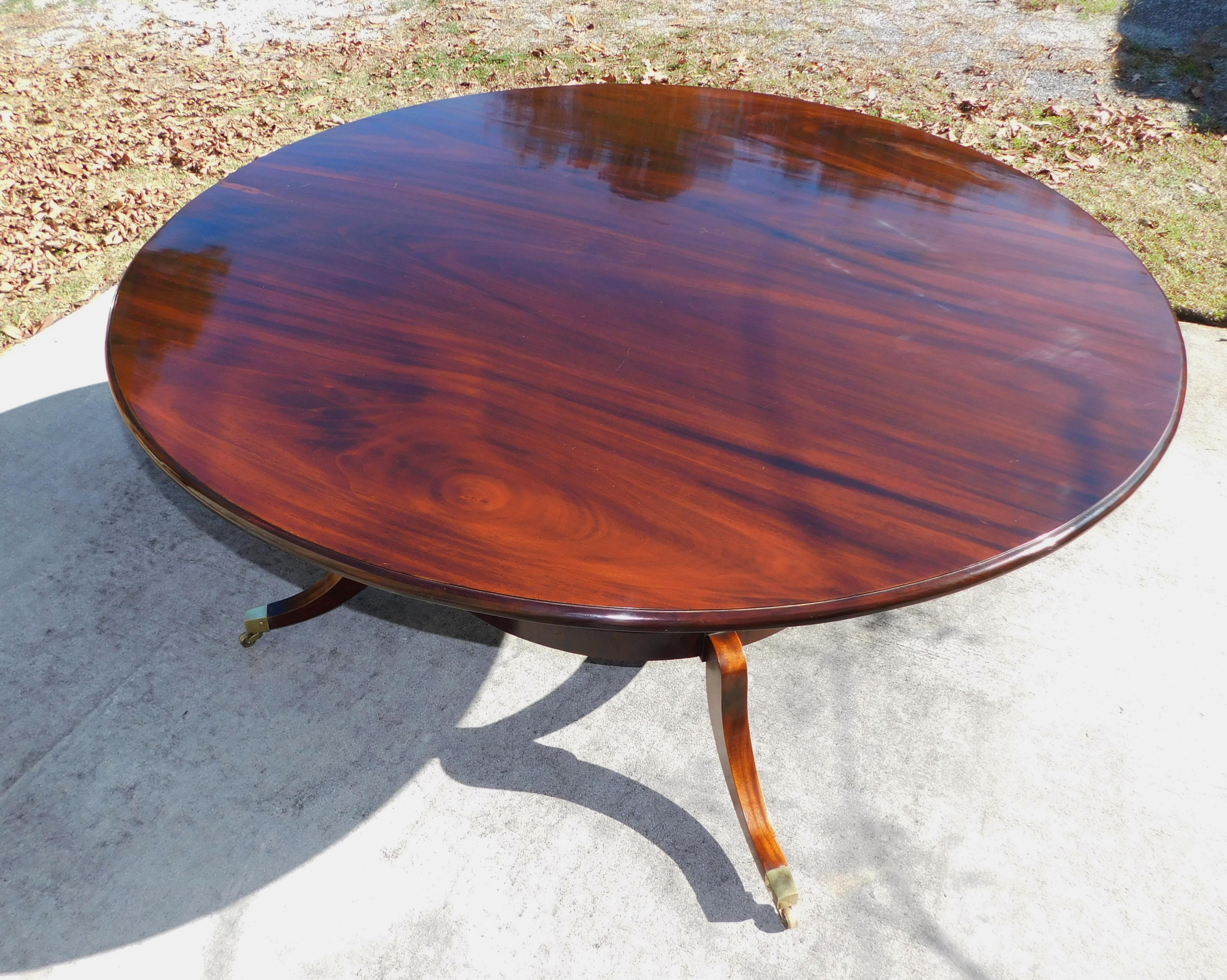 Hand-Carved English Regency Mahogany Circular Dining Table with Splayed Legs on Casters 1850