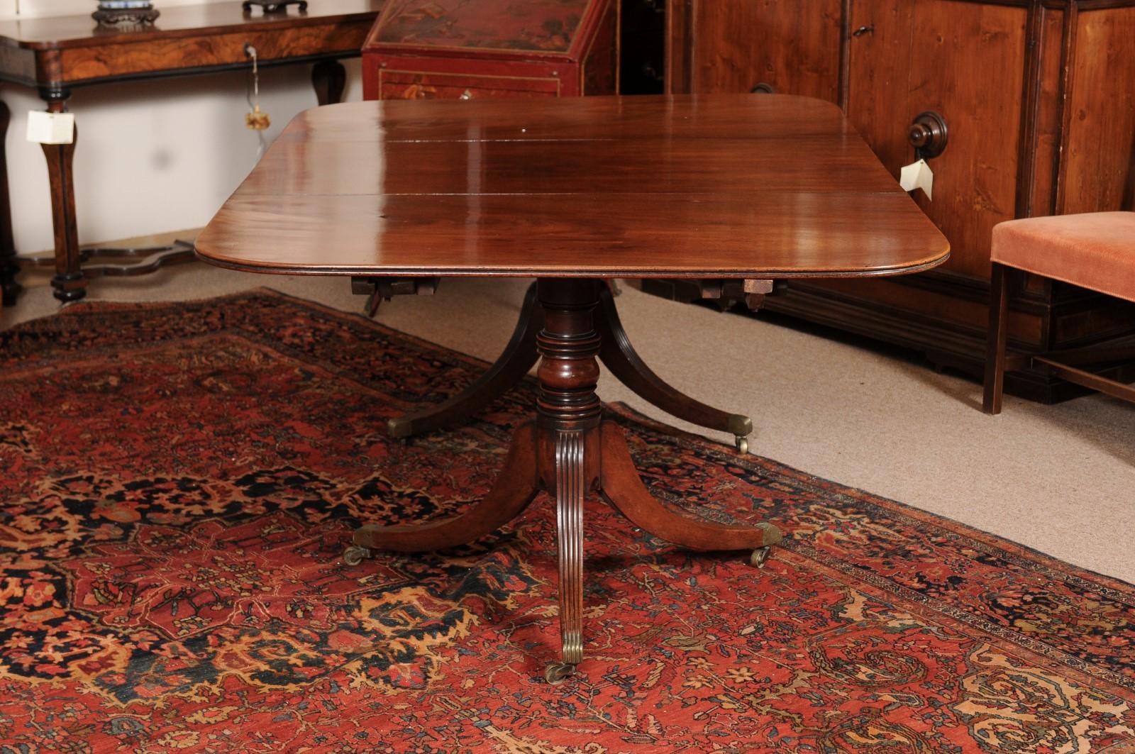 English Regency Mahogany Double Pedestal Extending Dining Table with 2 Leaves For Sale 7