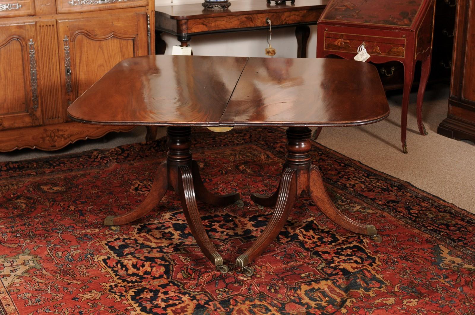 English Regency Mahogany Double Pedestal Extending Dining Table with 2 Leaves For Sale 9