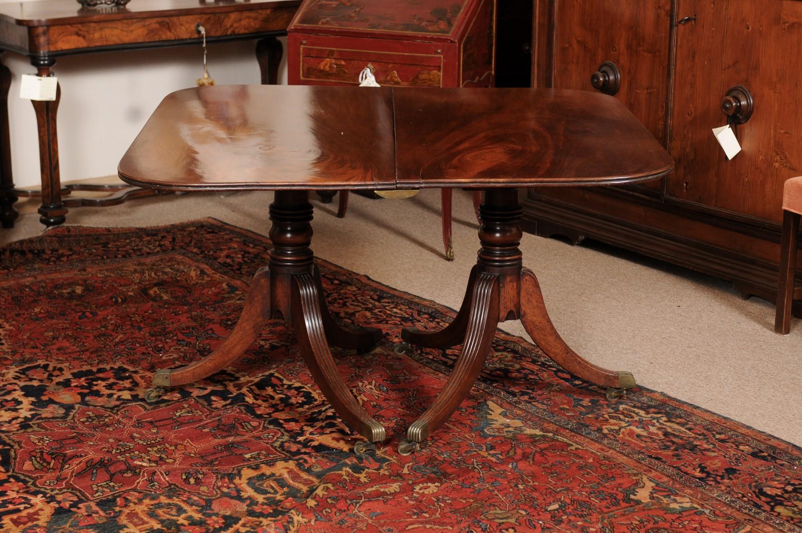 English Regency Mahogany Double Pedestal Extending Dining Table with 2 Leaves For Sale 10