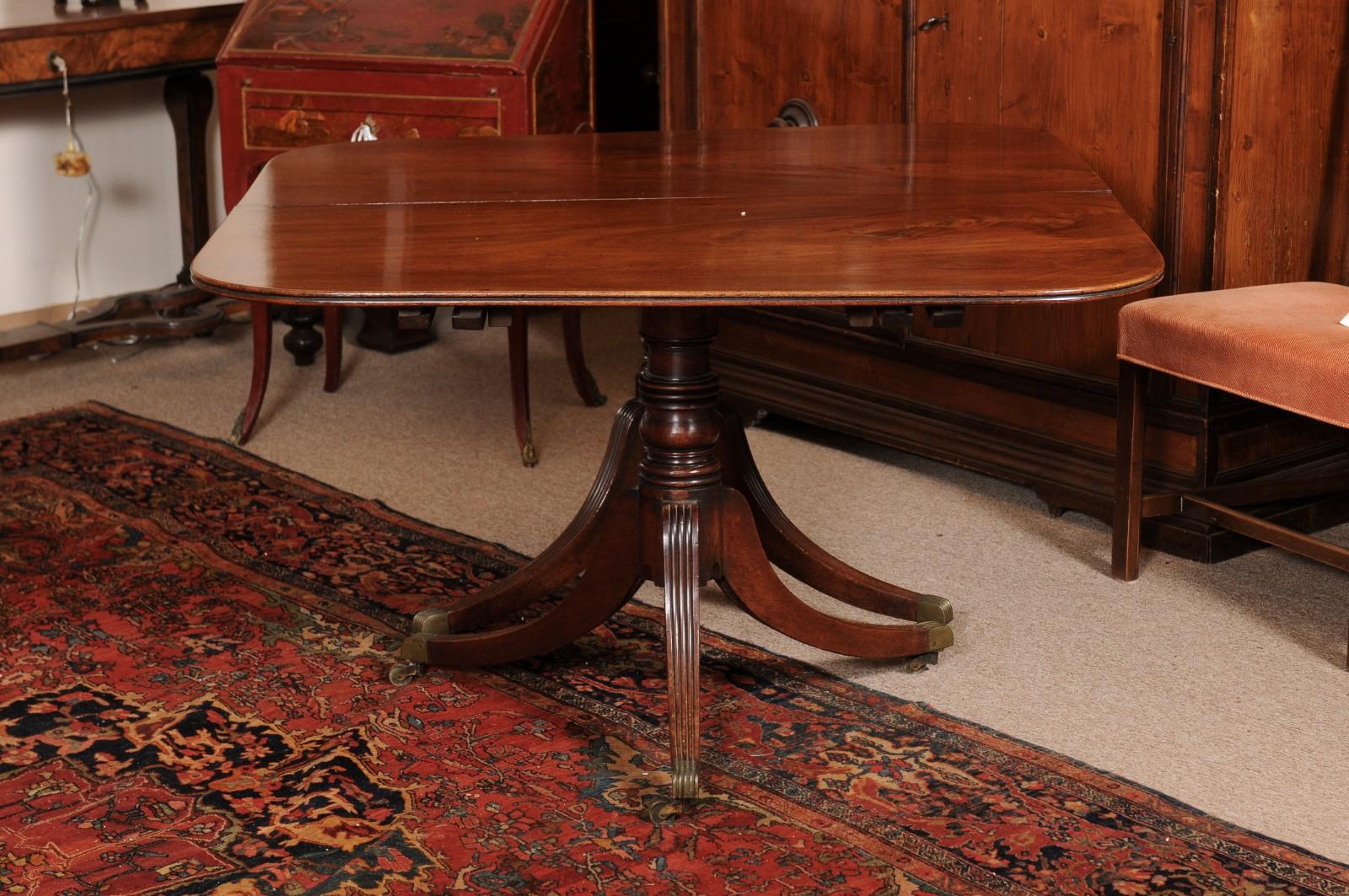 English Regency Mahogany Double Pedestal Extending Dining Table with 2 Leaves For Sale 11