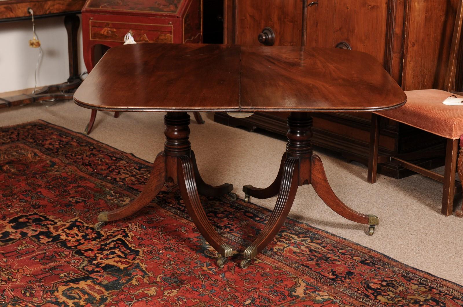 English Regency Mahogany Double Pedestal Extending Dining Table with 2 Leaves For Sale 12