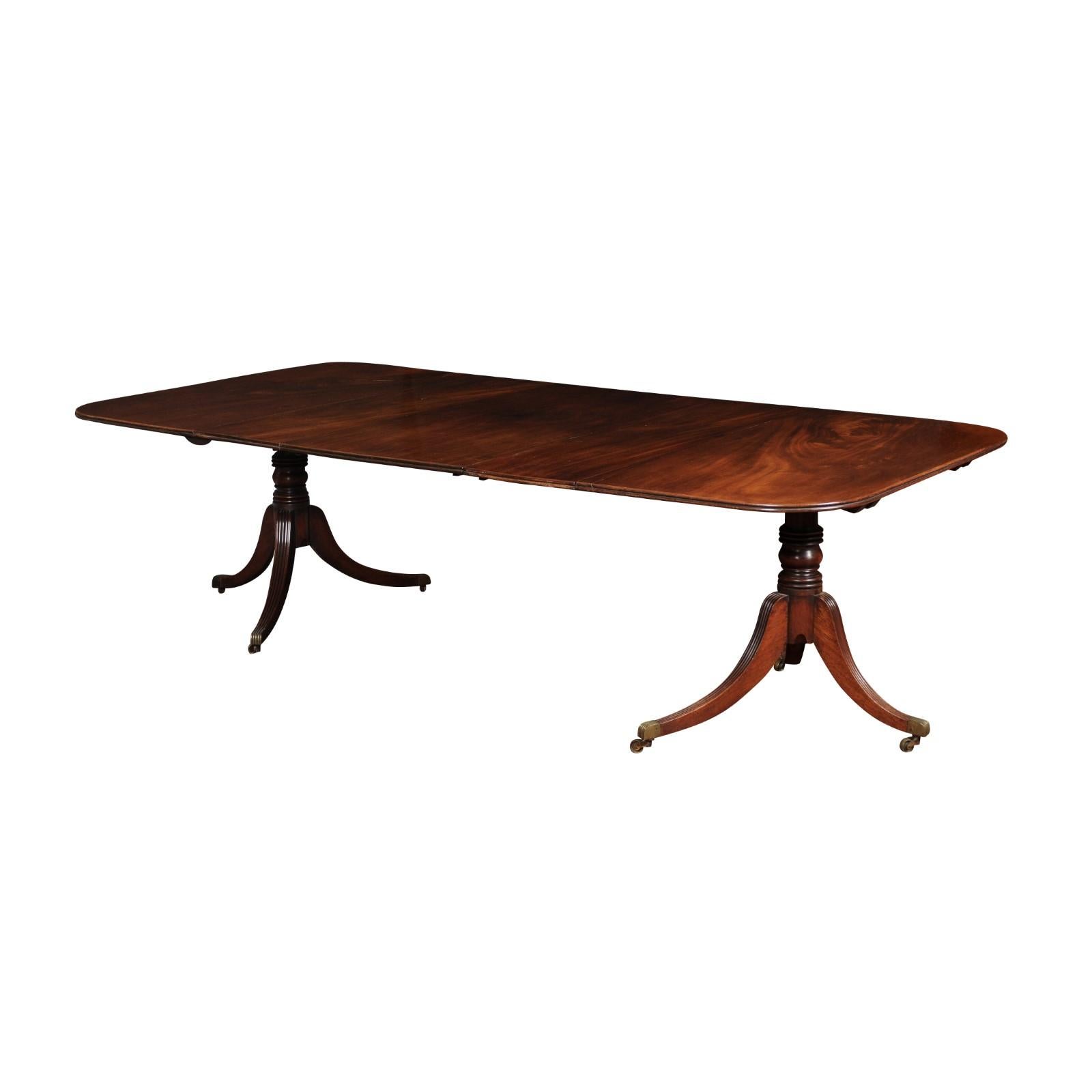 English Regency Mahogany Double Pedestal Extending Dining Table with 2 Leaves For Sale 15