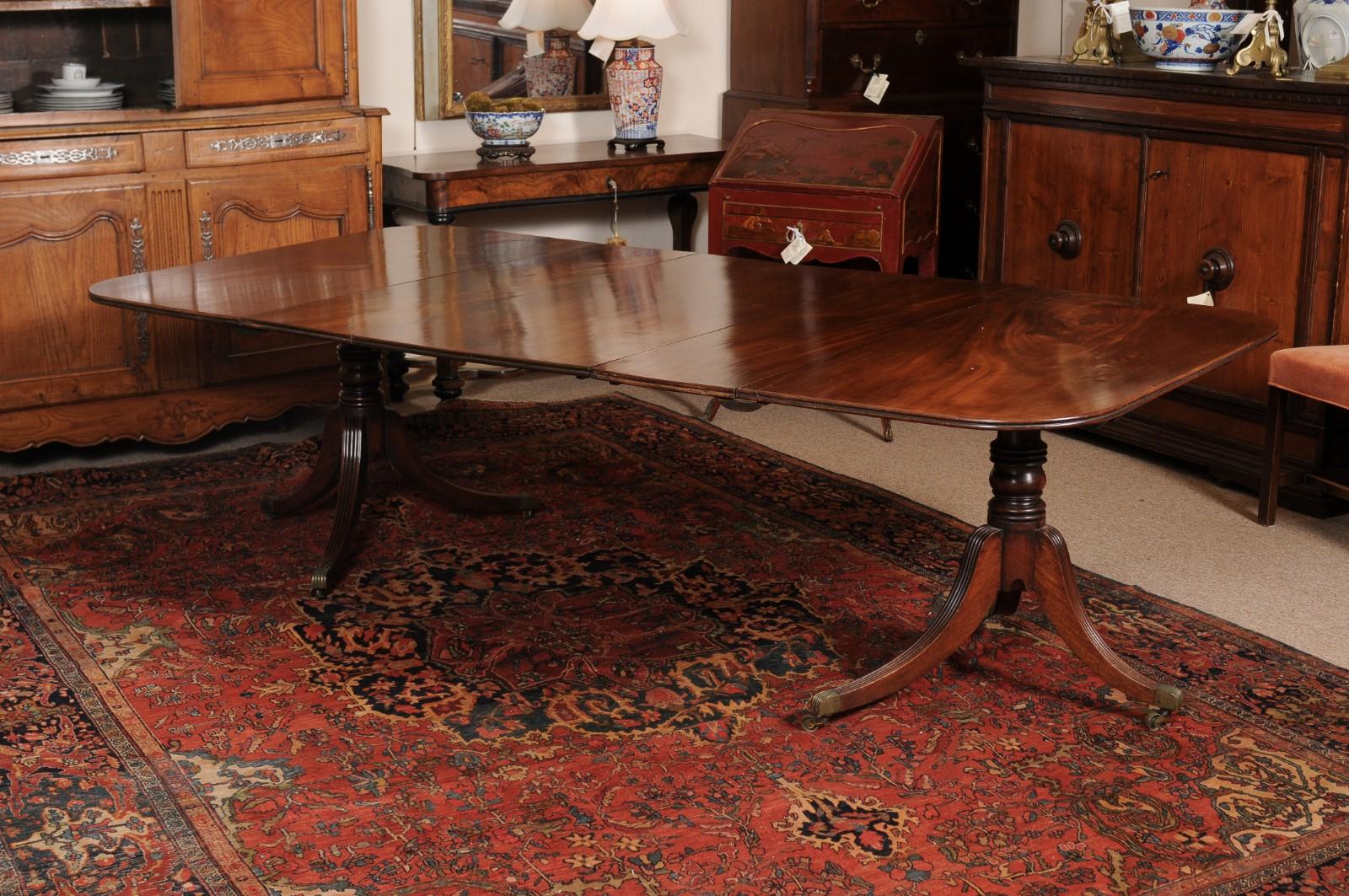 Table de salle à manger à double piédestal en acajou de style Régence anglaise avec 2 abattants, début du 19e siècle
