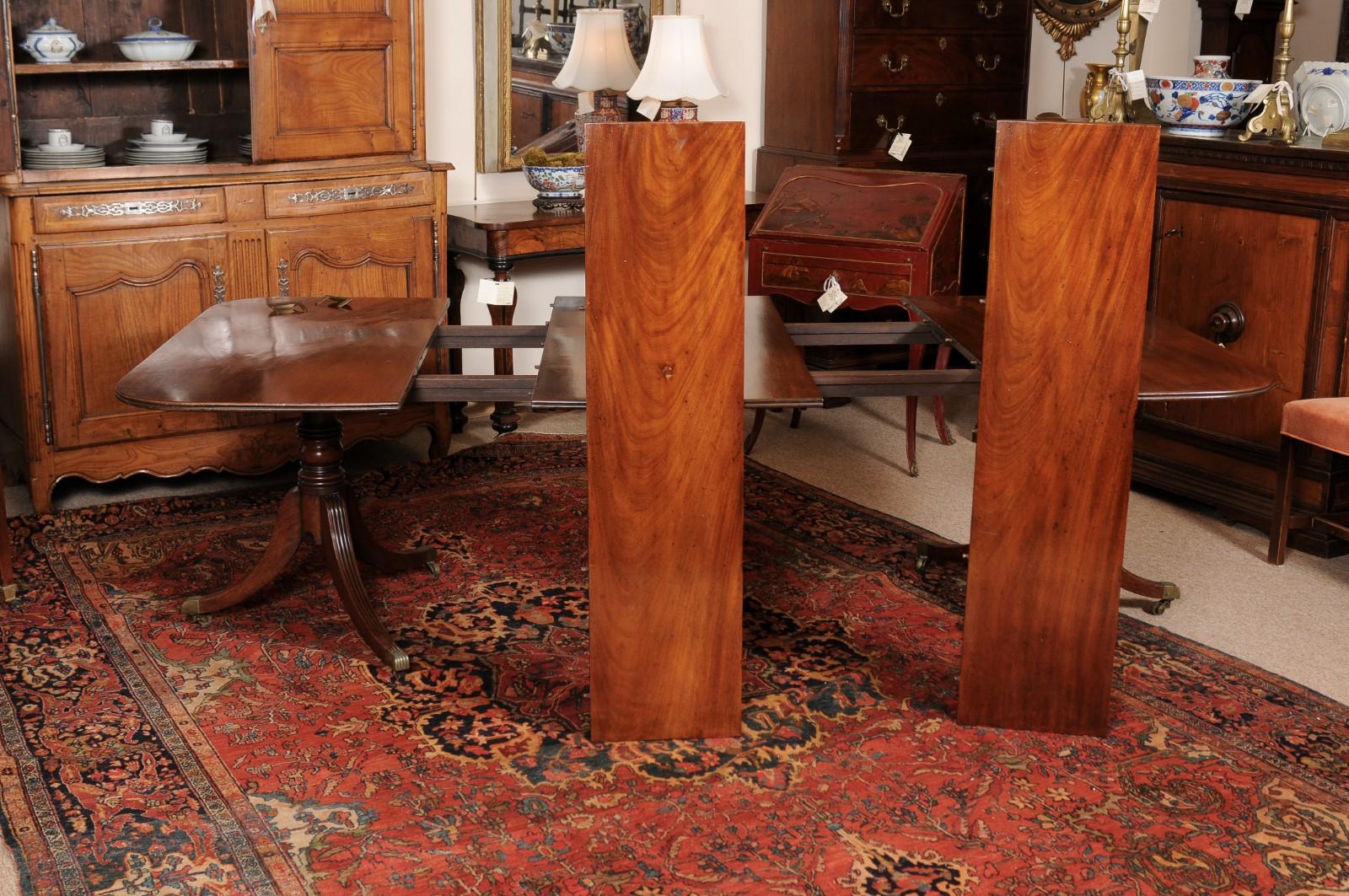 English Regency Mahogany Double Pedestal Extending Dining Table with 2 Leaves For Sale 5