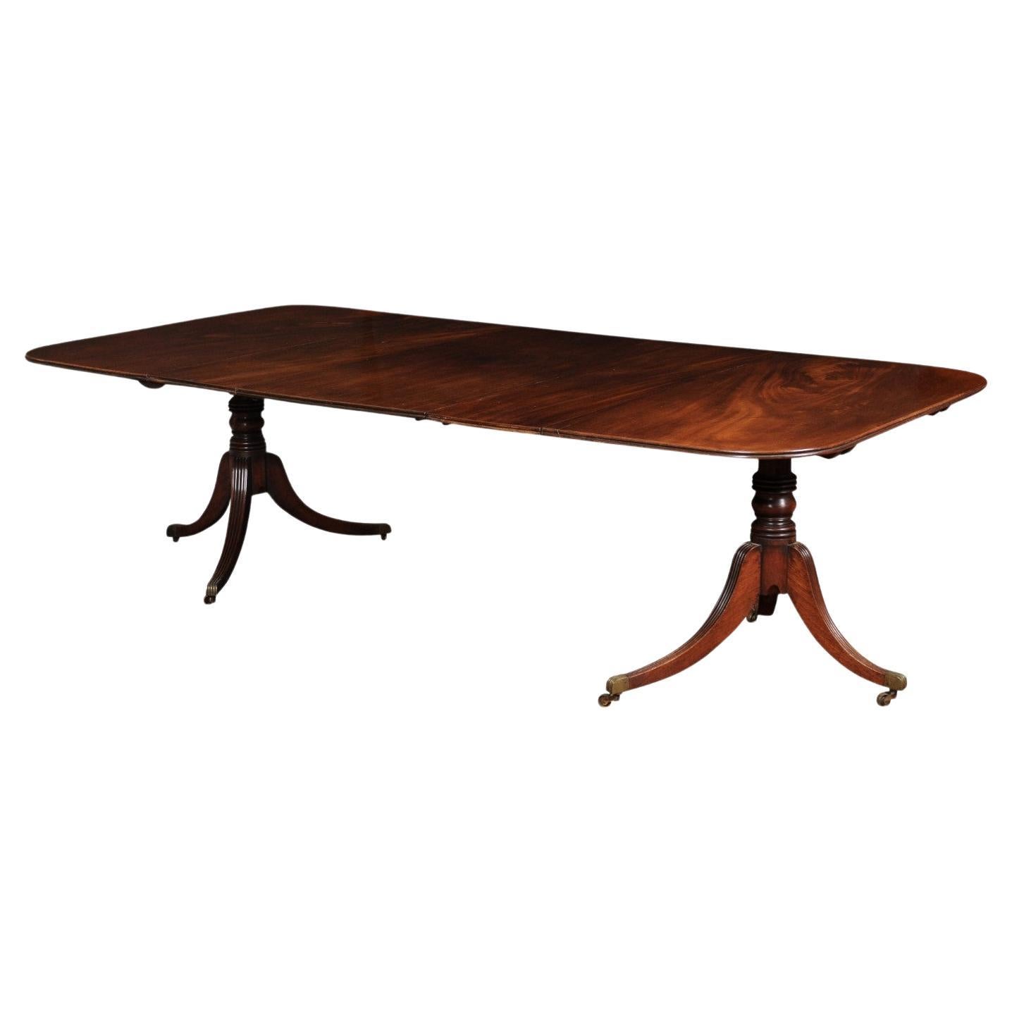 English Regency Mahogany Double Pedestal Extending Dining Table with 2 Leaves For Sale