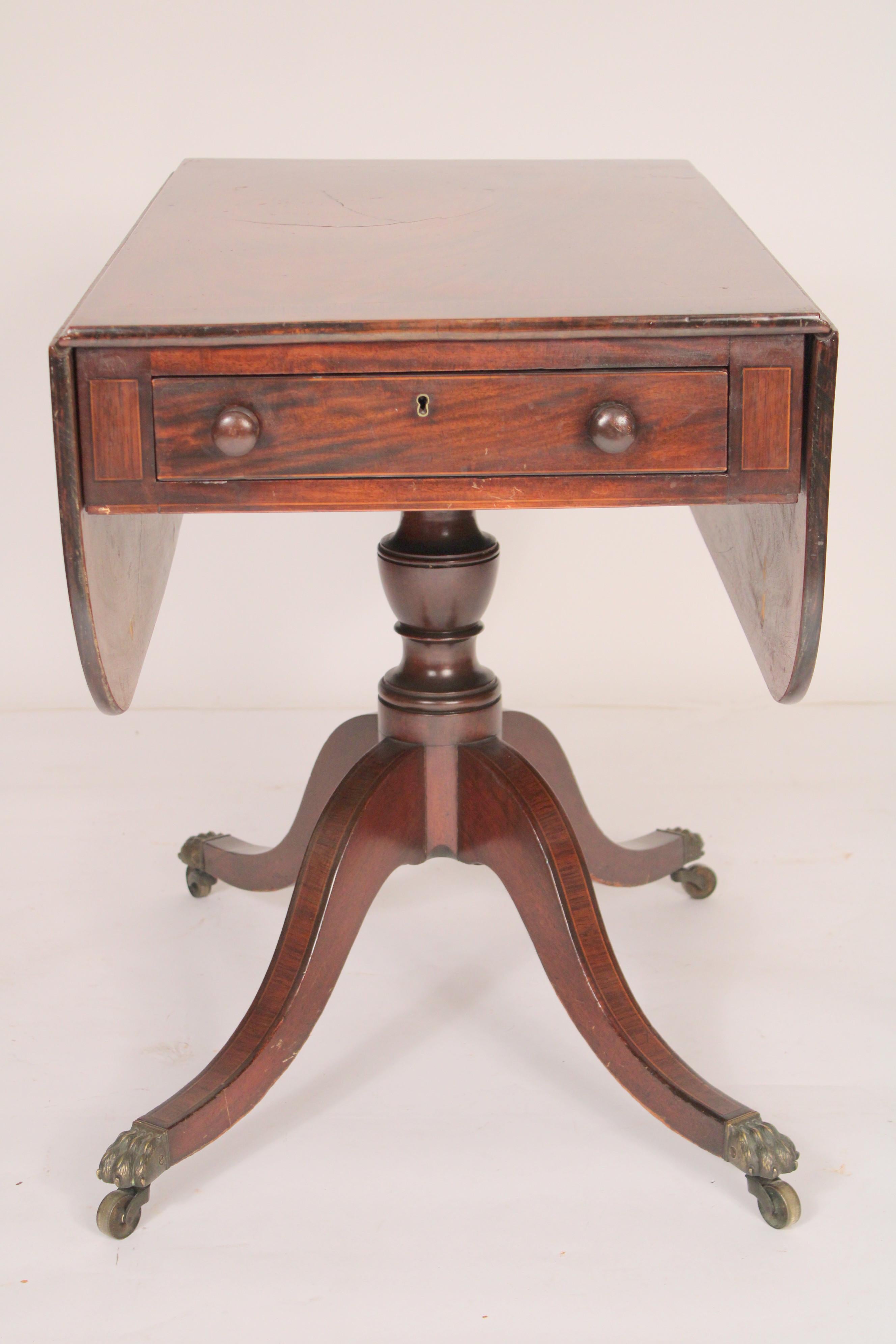 Early 19th Century English Regency Mahogany Drop Leaf Occasional Table For Sale