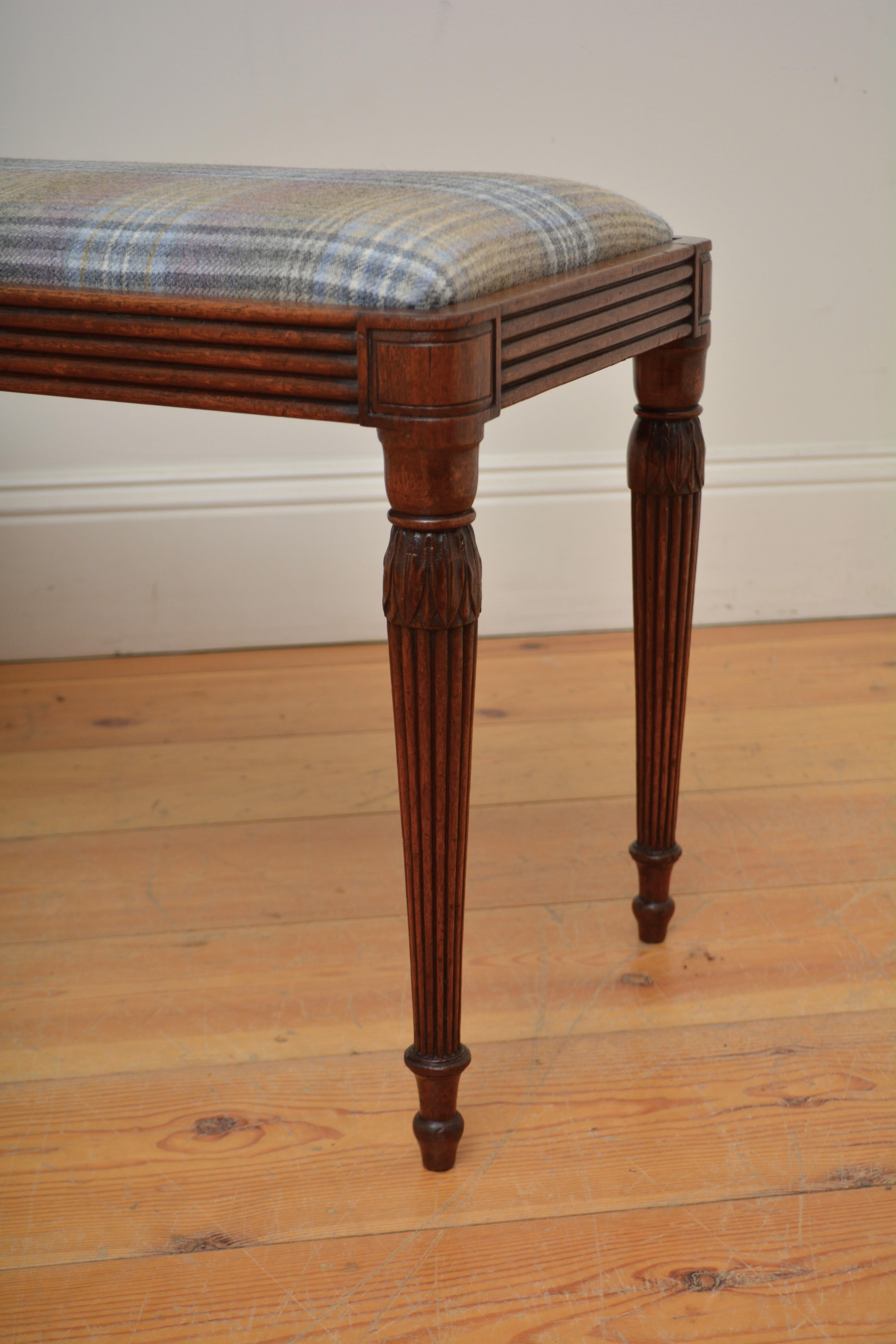 Tabouret duo / siège de fenêtre Régence anglaise en acajou en vente 3