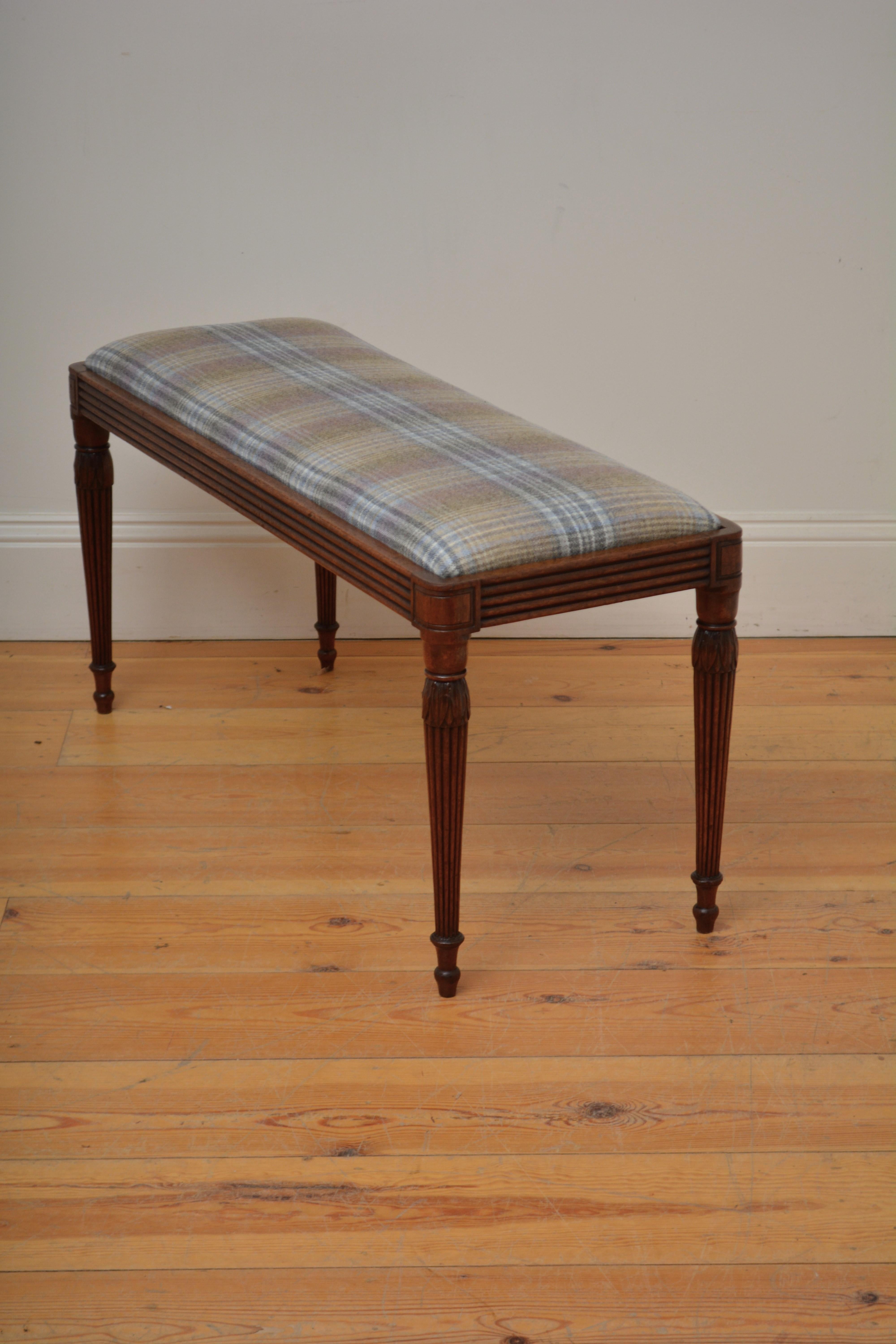 XIXe siècle Tabouret duo / siège de fenêtre Régence anglaise en acajou en vente