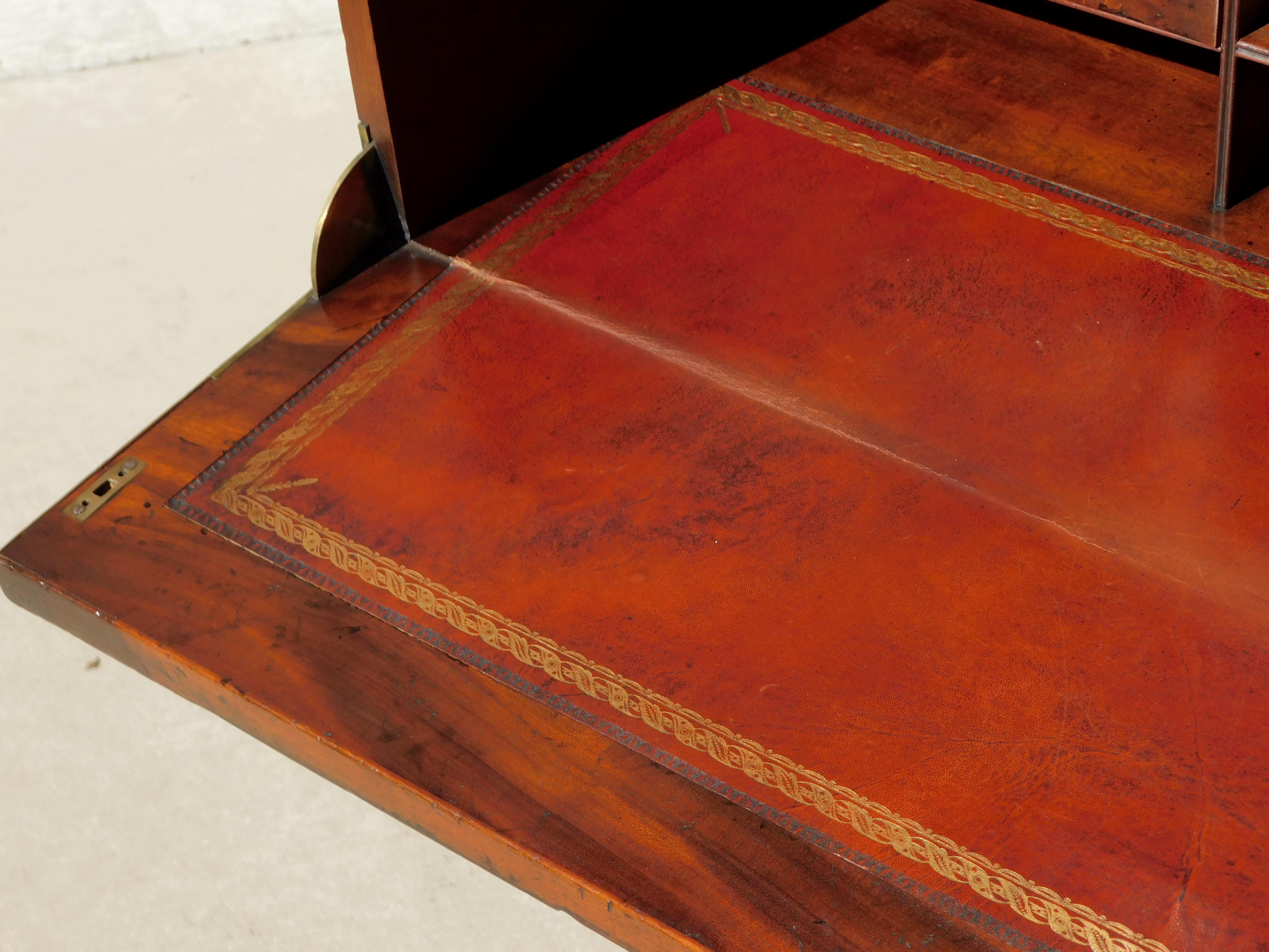 Segretaria inglese Regency in mogano con libreria su piedini storti, C.C. 1800 in vendita 6