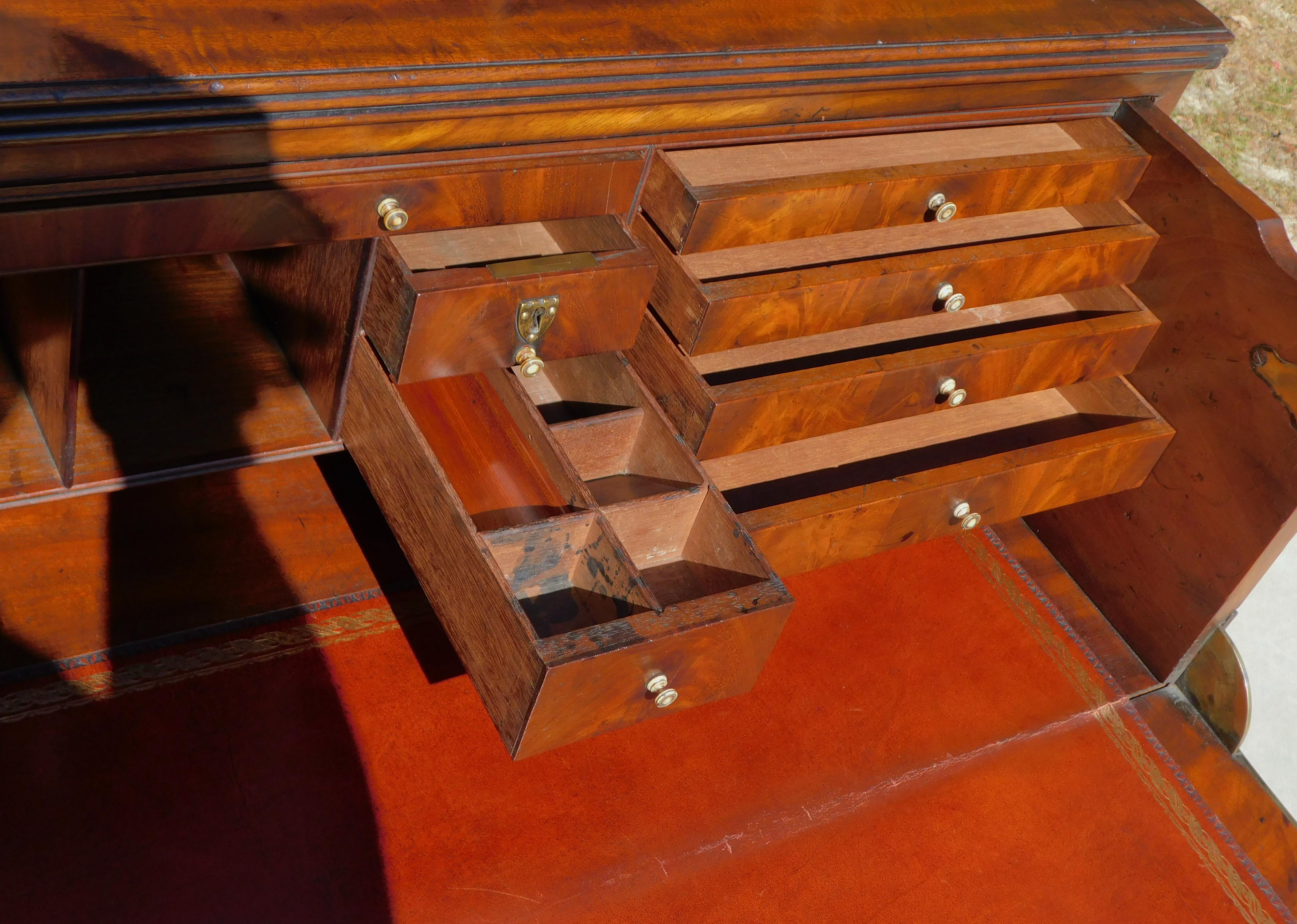 Segretaria inglese Regency in mogano con libreria su piedini storti, C.C. 1800 in vendita 7