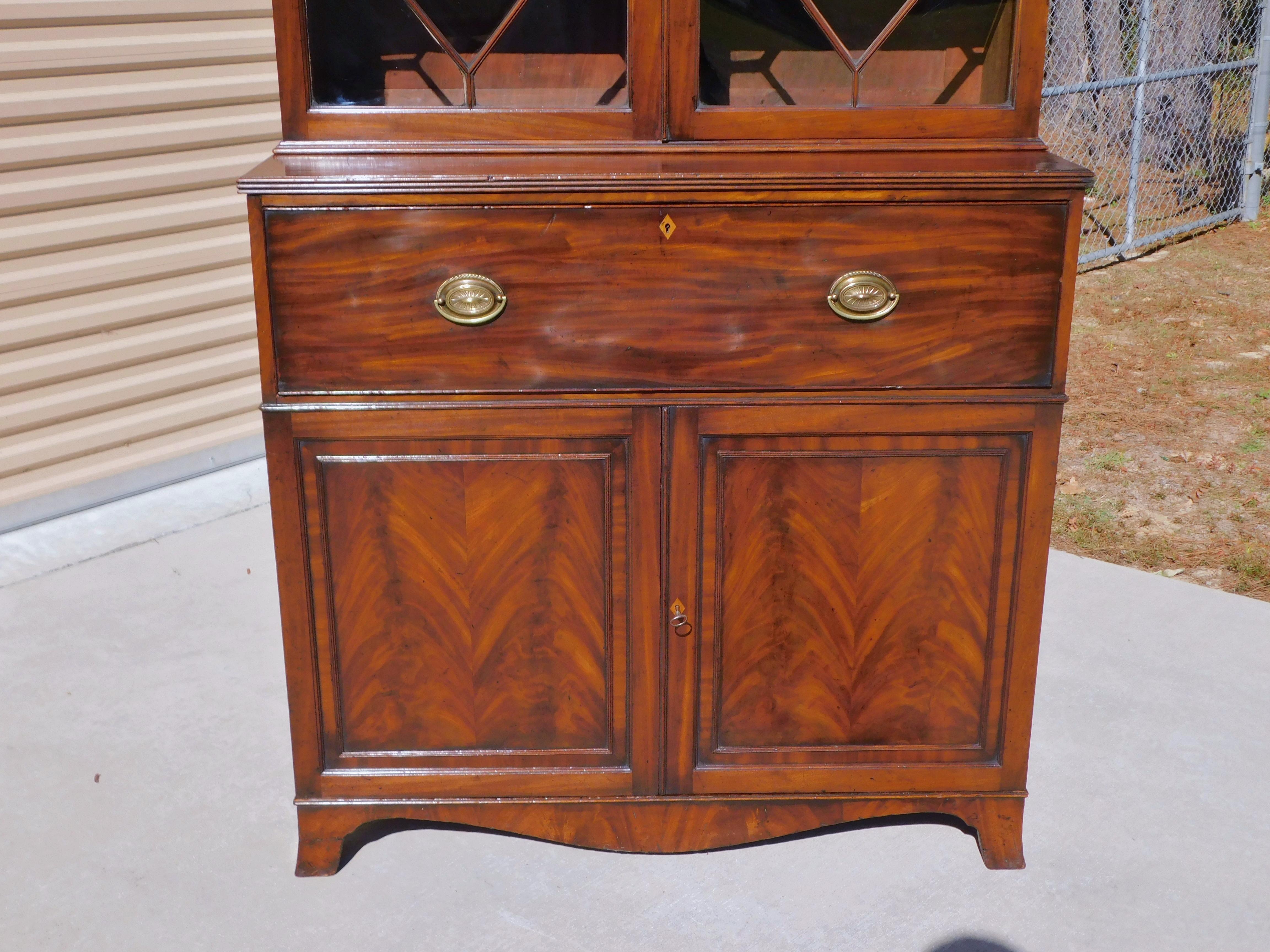 Segretaria inglese Regency in mogano con libreria su piedini storti, C.C. 1800 in vendita 8