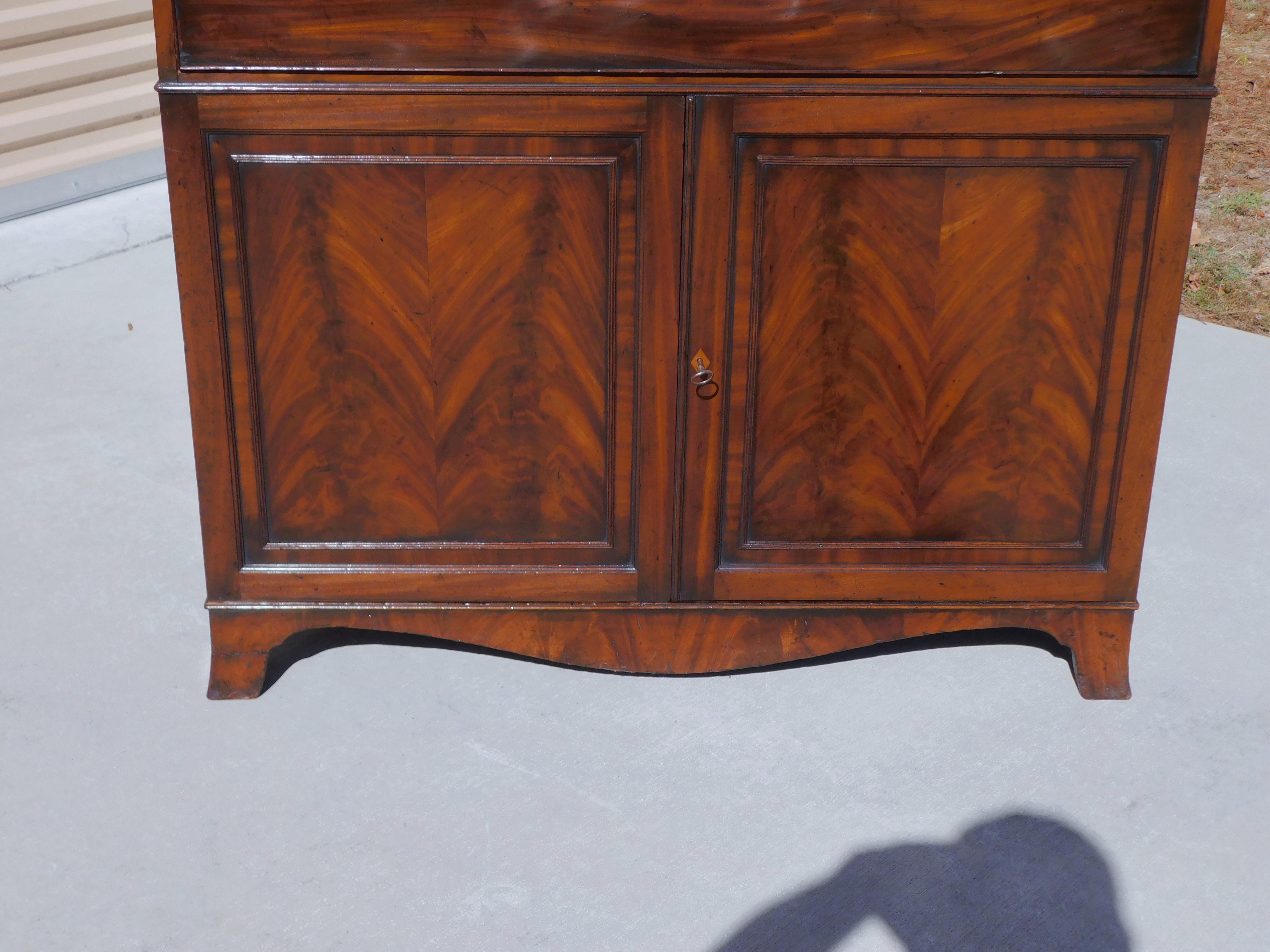 Segretaria inglese Regency in mogano con libreria su piedini storti, C.C. 1800 in vendita 9