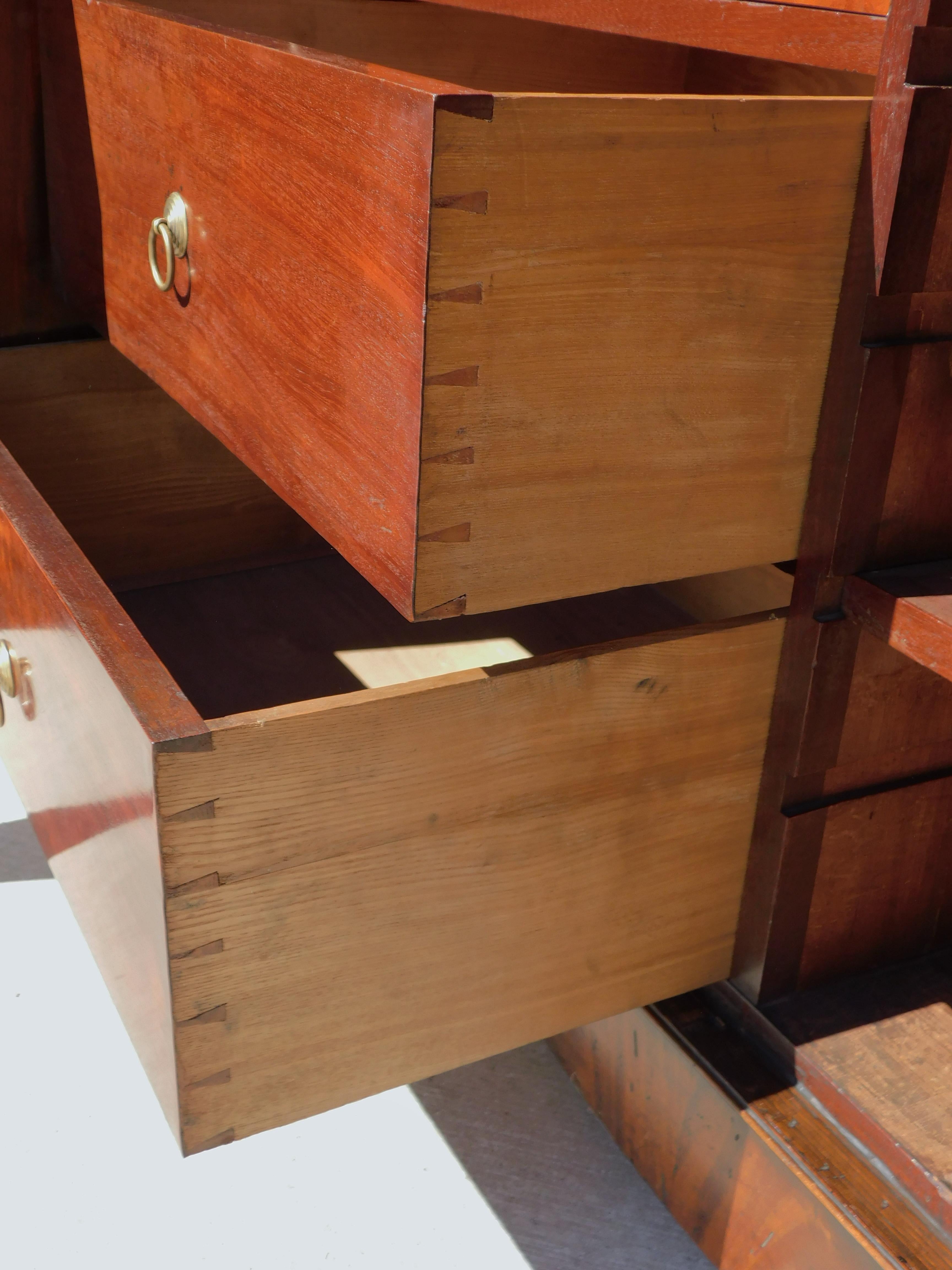 Segretaria inglese Regency in mogano con libreria su piedini storti, C.C. 1800 in vendita 11