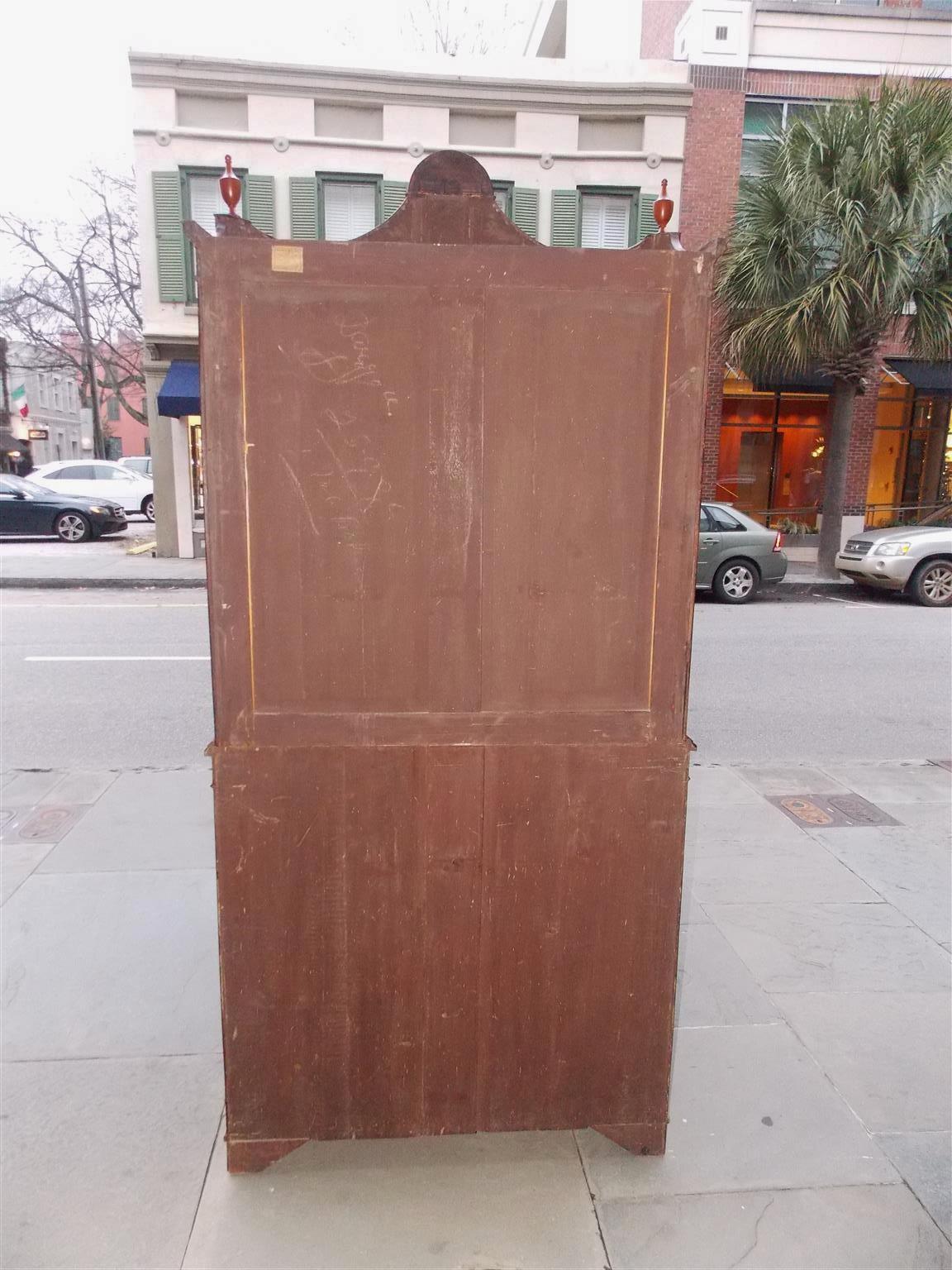 Custodia per libri in mogano della Reggenza inglese, con facciata in vetro e intarsi in legno di raso, circa 1815 in vendita 8