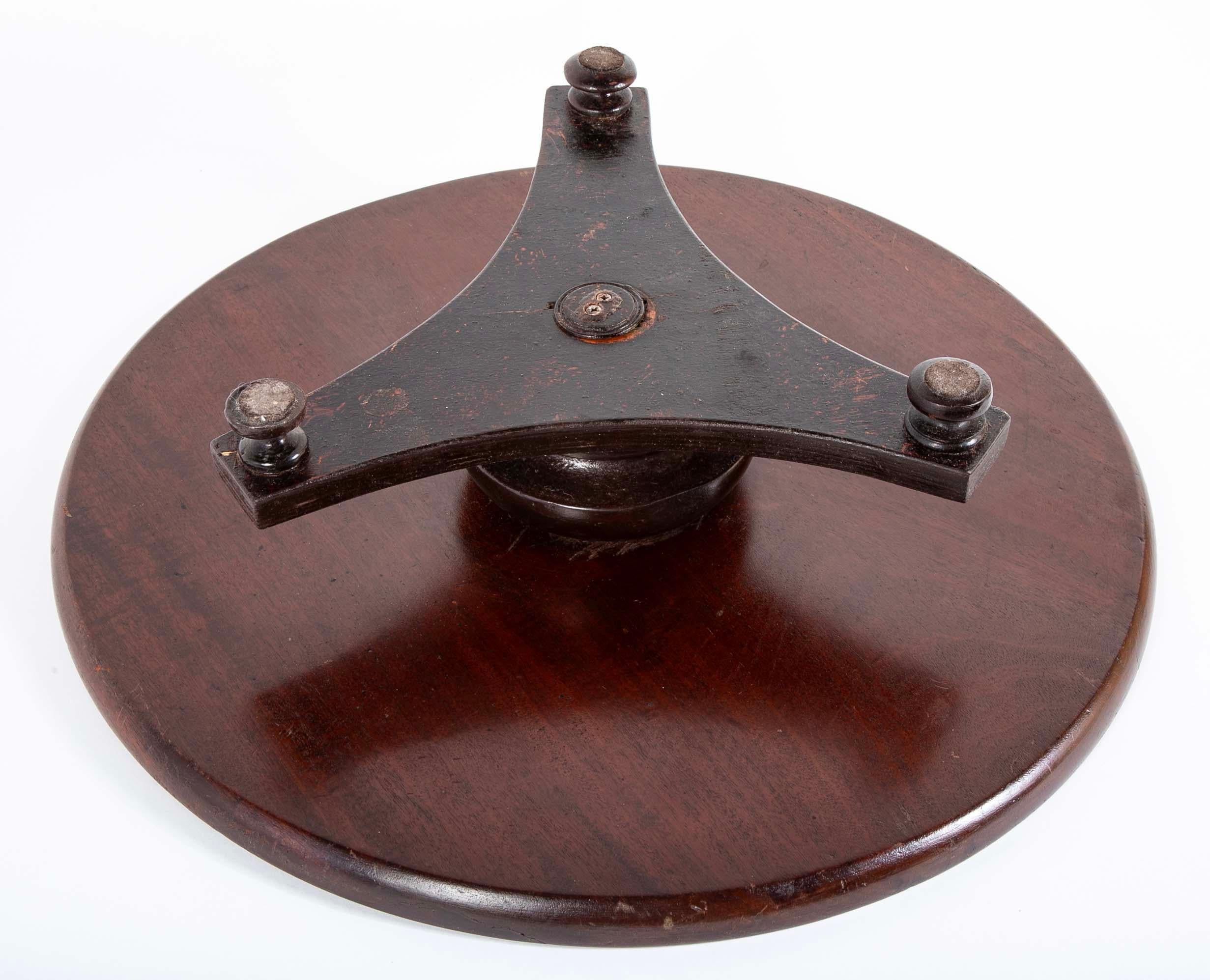 Lazy Susan aus Mahagoni im englischen Regency-Stil, Drehteller mit Drehscheibe, große Skala (19. Jahrhundert) im Angebot