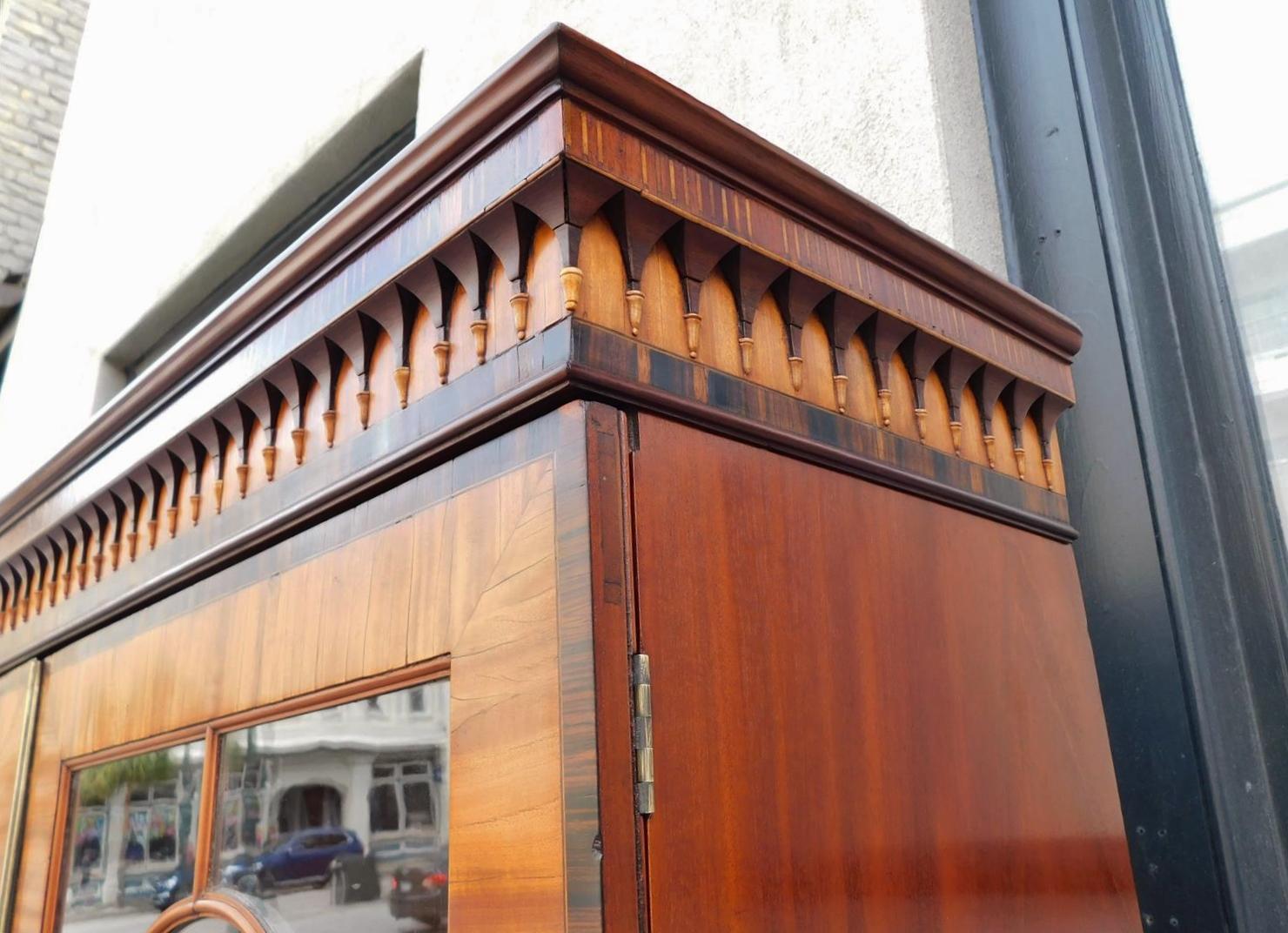 Segretaria inglese Chippendale in mogano e legno satinato con libreria C.C. 1780 in vendita 3