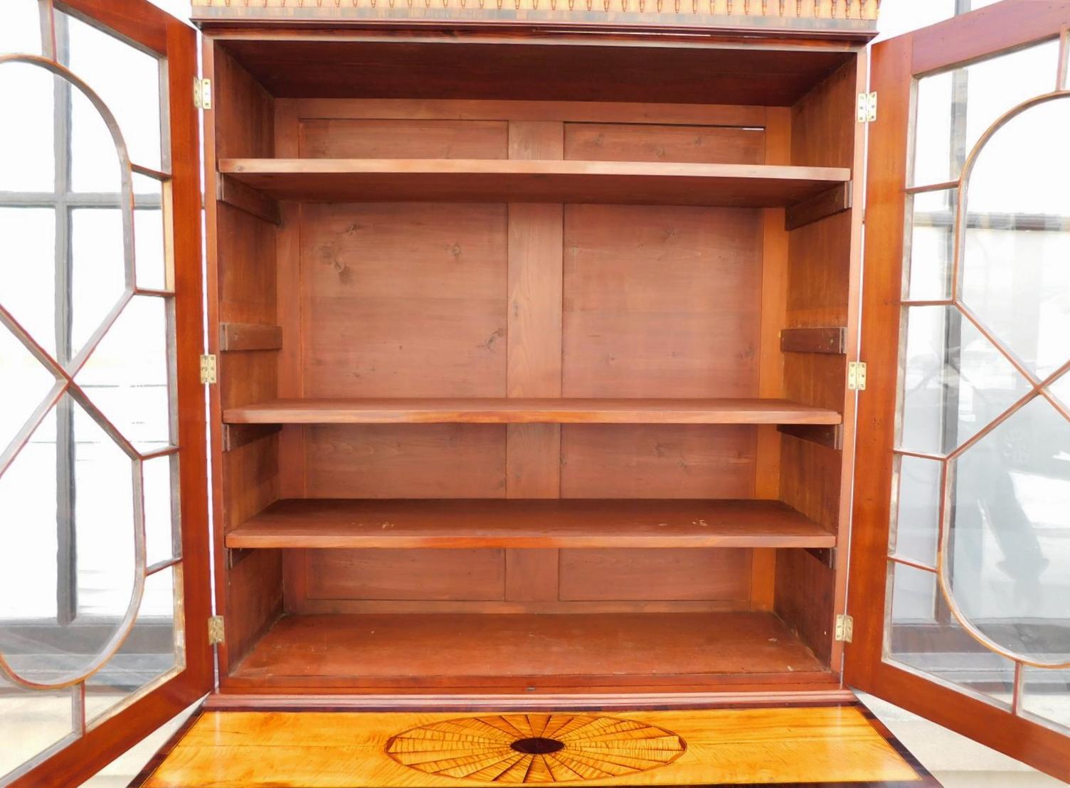Segretaria inglese Chippendale in mogano e legno satinato con libreria C.C. 1780 in vendita 5