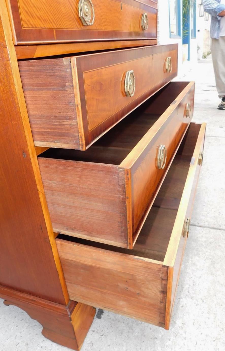 Segretaria inglese Chippendale in mogano e legno satinato con libreria C.C. 1780 in vendita 9