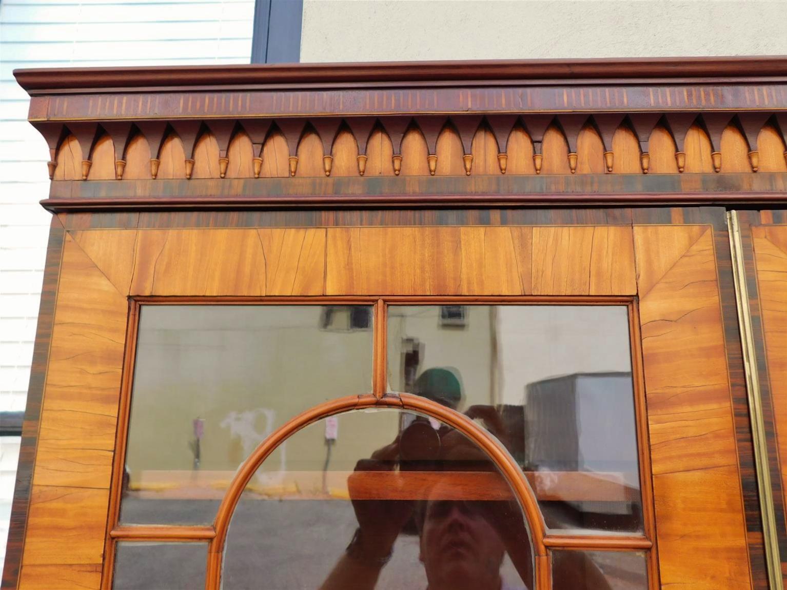 Segretaria inglese Chippendale in mogano e legno satinato con libreria C.C. 1780 in vendita 2