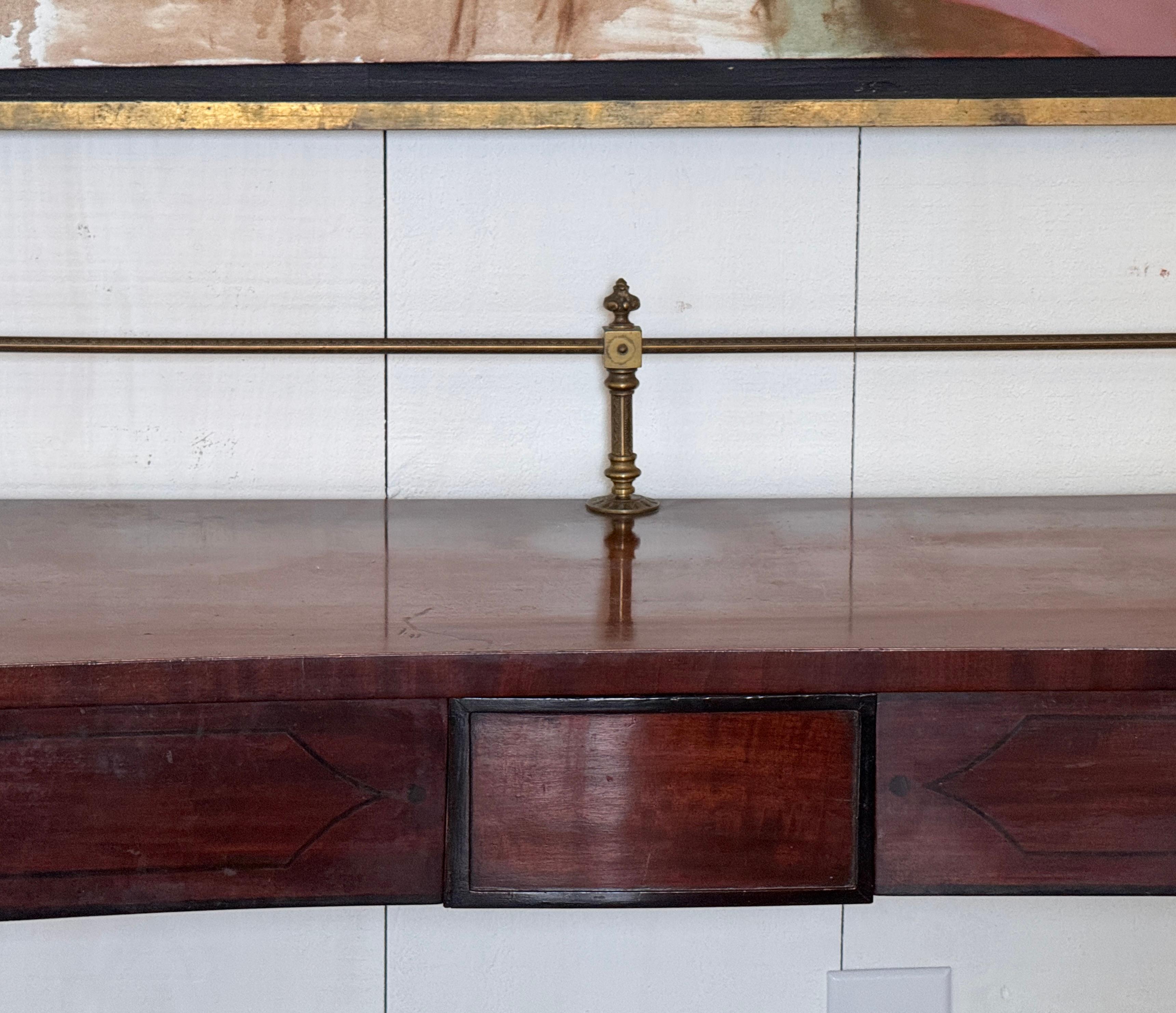 Server inglese Regency in mogano con galleria d'ottone in vendita 1