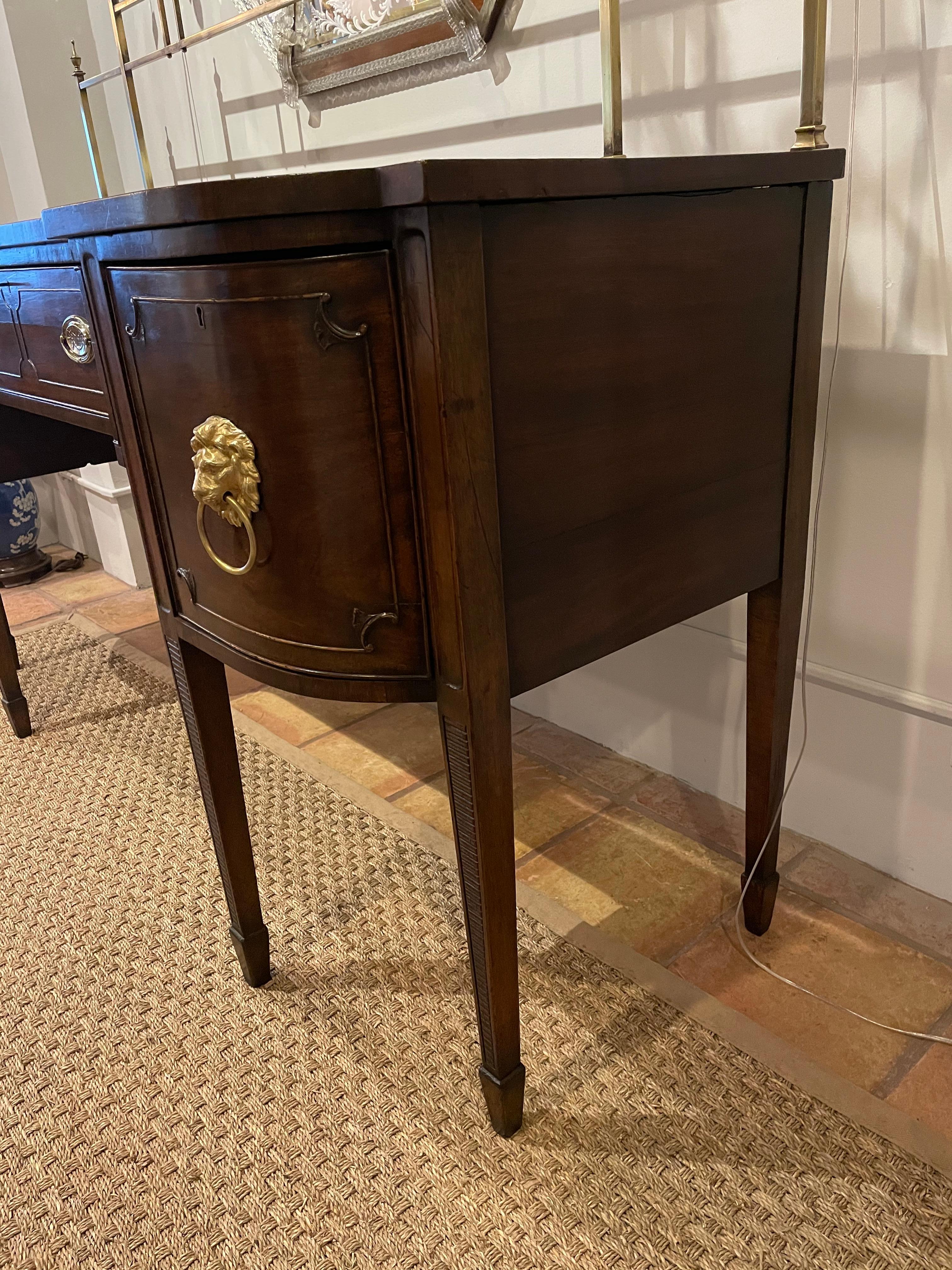 English Regency Mahogany Sideboard In Good Condition For Sale In New Orleans, LA
