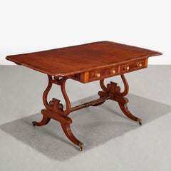 Mesa de sofá de caoba de estilo Regencia inglesa, con patas en forma de lira y travesaño con acanalado en espiral