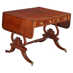 Mesa de sofá de caoba de estilo Regencia inglesa, con patas en forma de lira y travesaño con acanalado en espiral
