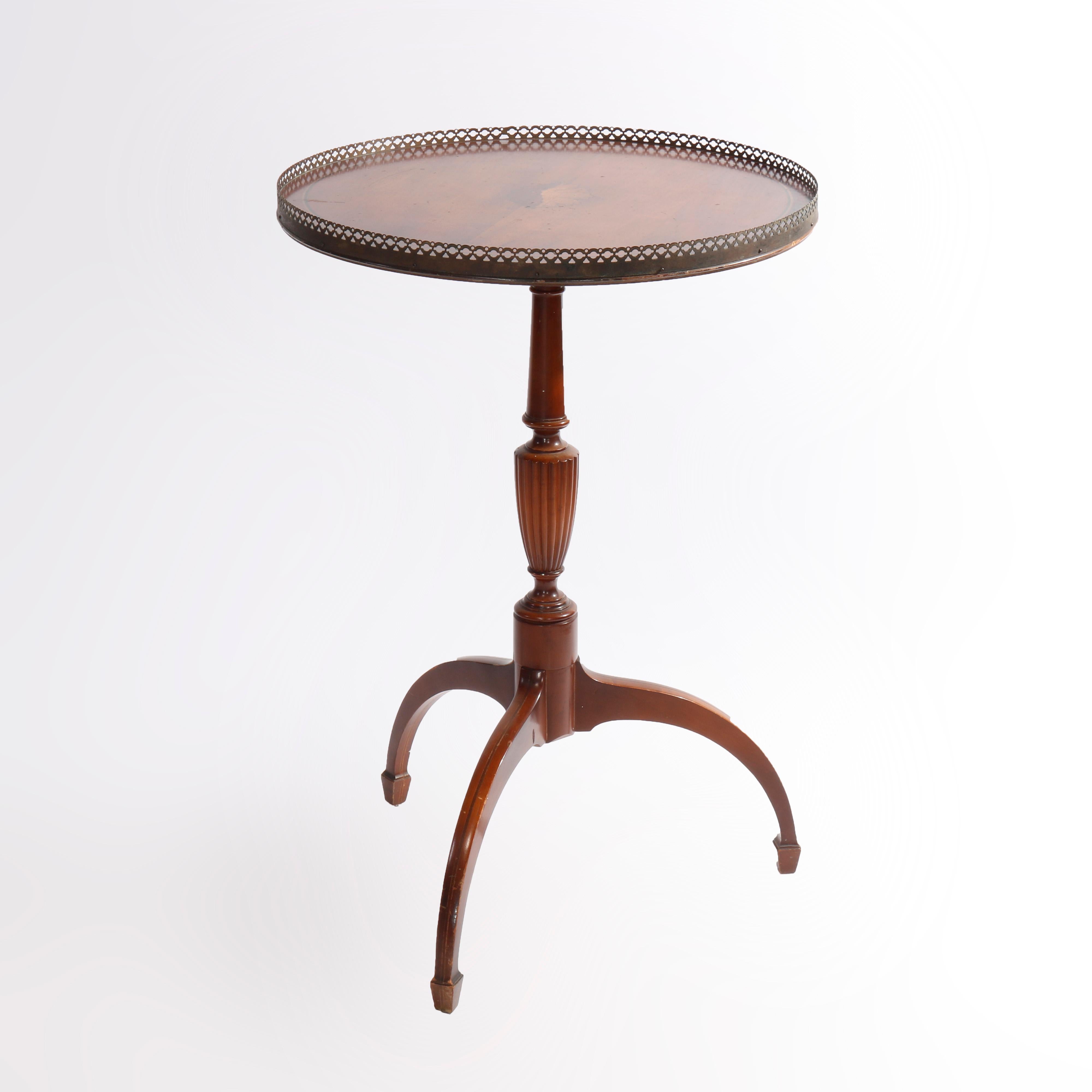 English Regency Mahogany Spider Leg Parlor Table with Inlay Shell Center, c1930 In Good Condition For Sale In Big Flats, NY