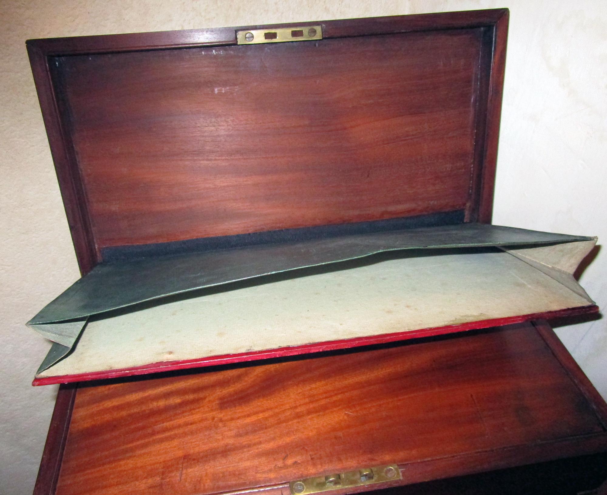 English Regency Mahogany Travelling Lap Desk Box with Secret Compartment In Good Condition For Sale In Savannah, GA