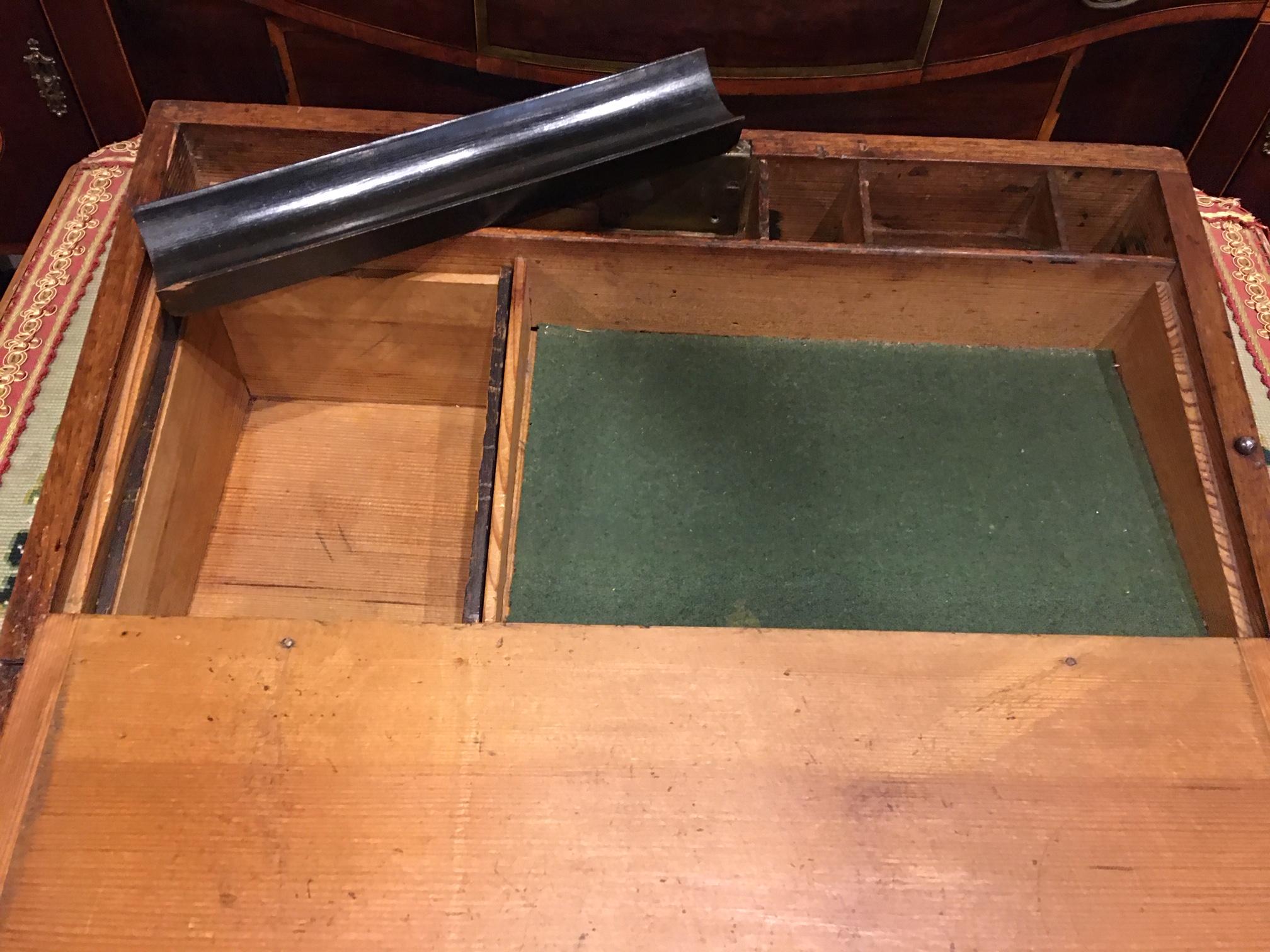 Englische Regency-Schreibtischschachtel aus Mahagoni mit gerolltem Lappendeckel:: 19. Jahrhundert im Angebot 4
