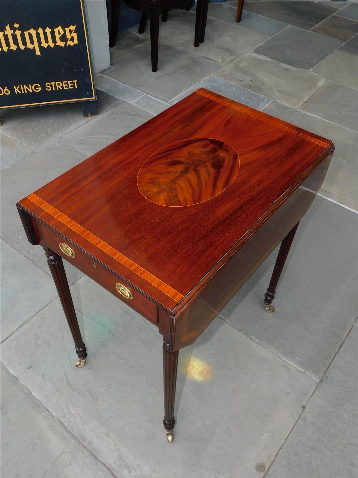 English Regency Mahogany Tulip Inlaid Pembroke Table with Reeded Legs, C. 1800 In Excellent Condition In Hollywood, SC