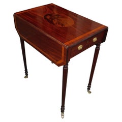 Englischer Regency-Tisch aus Mahagoni mit Tulpenintarsien:: Pembroke-Tisch mit Rohrblattfedern:: um 1800