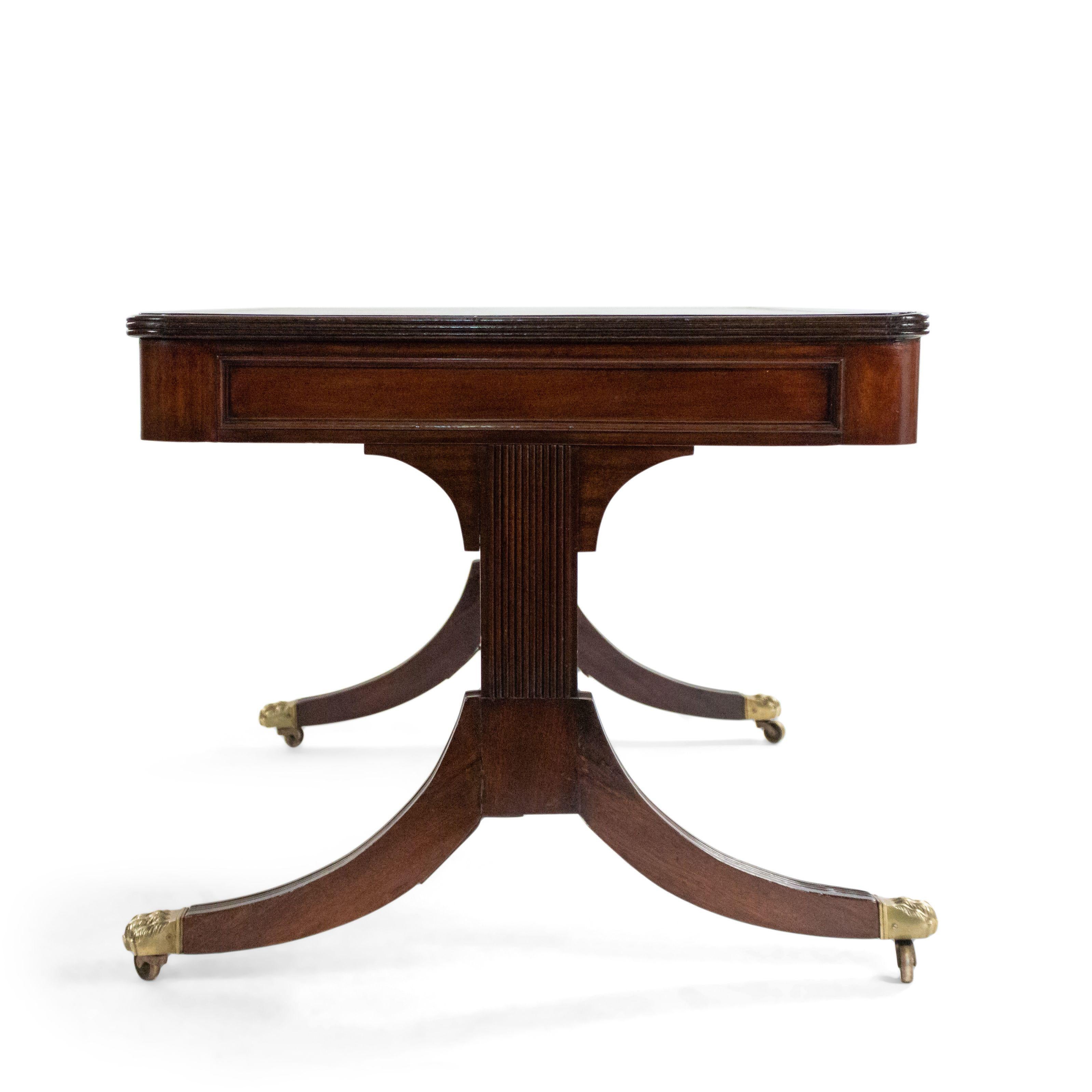 Englischer Regency-Schreibtisch aus Mahagoni (19. Jahrhundert) im Angebot