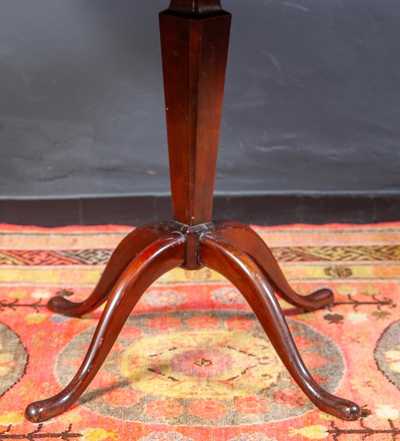 Englischer Regency-Tisch mit Intarsieneinlage oder Beistelltisch:: 1815 (Holz) im Angebot