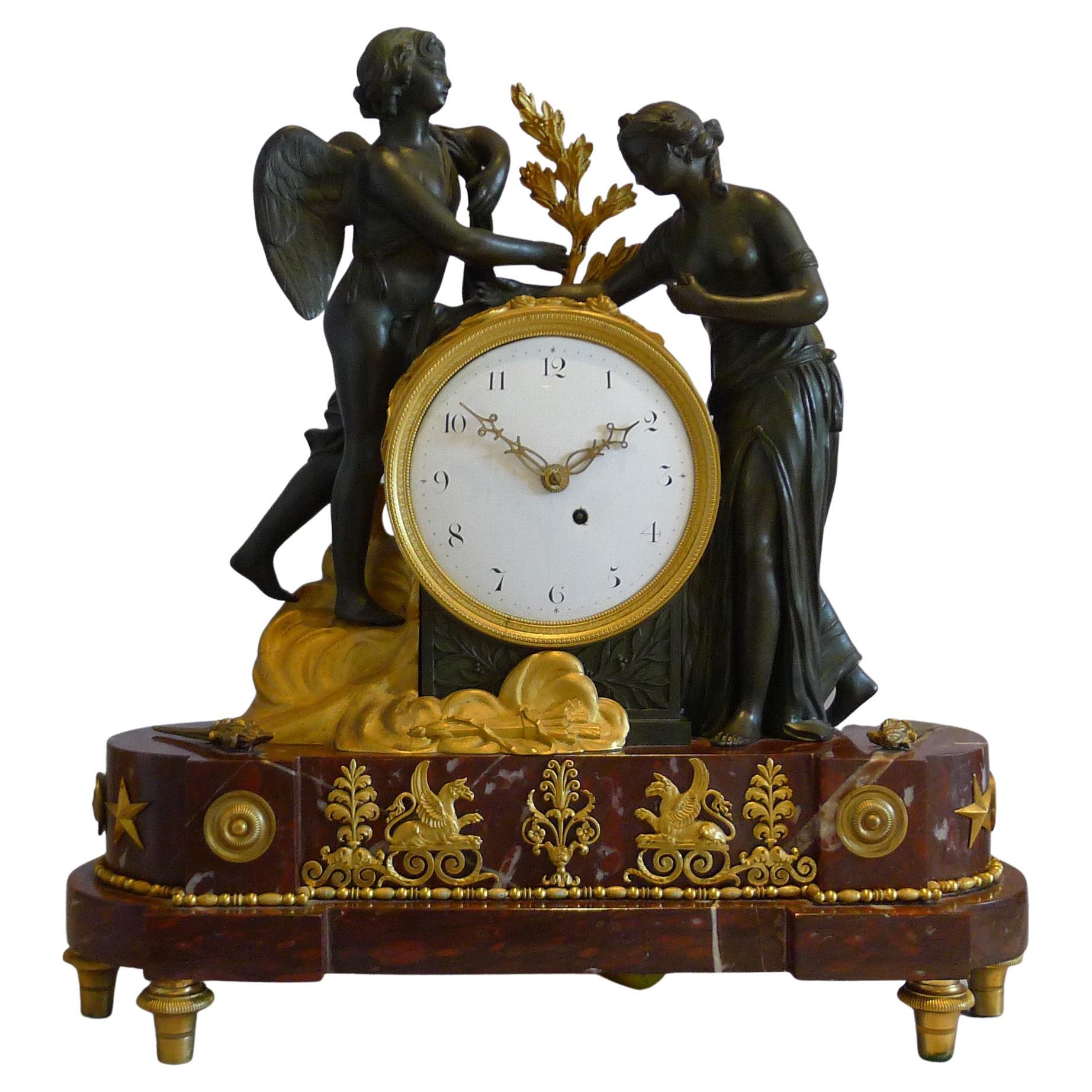 Pendule de cheminée néoclassique anglaise Regency de style néo-classique représentant Psyché et Cupidon