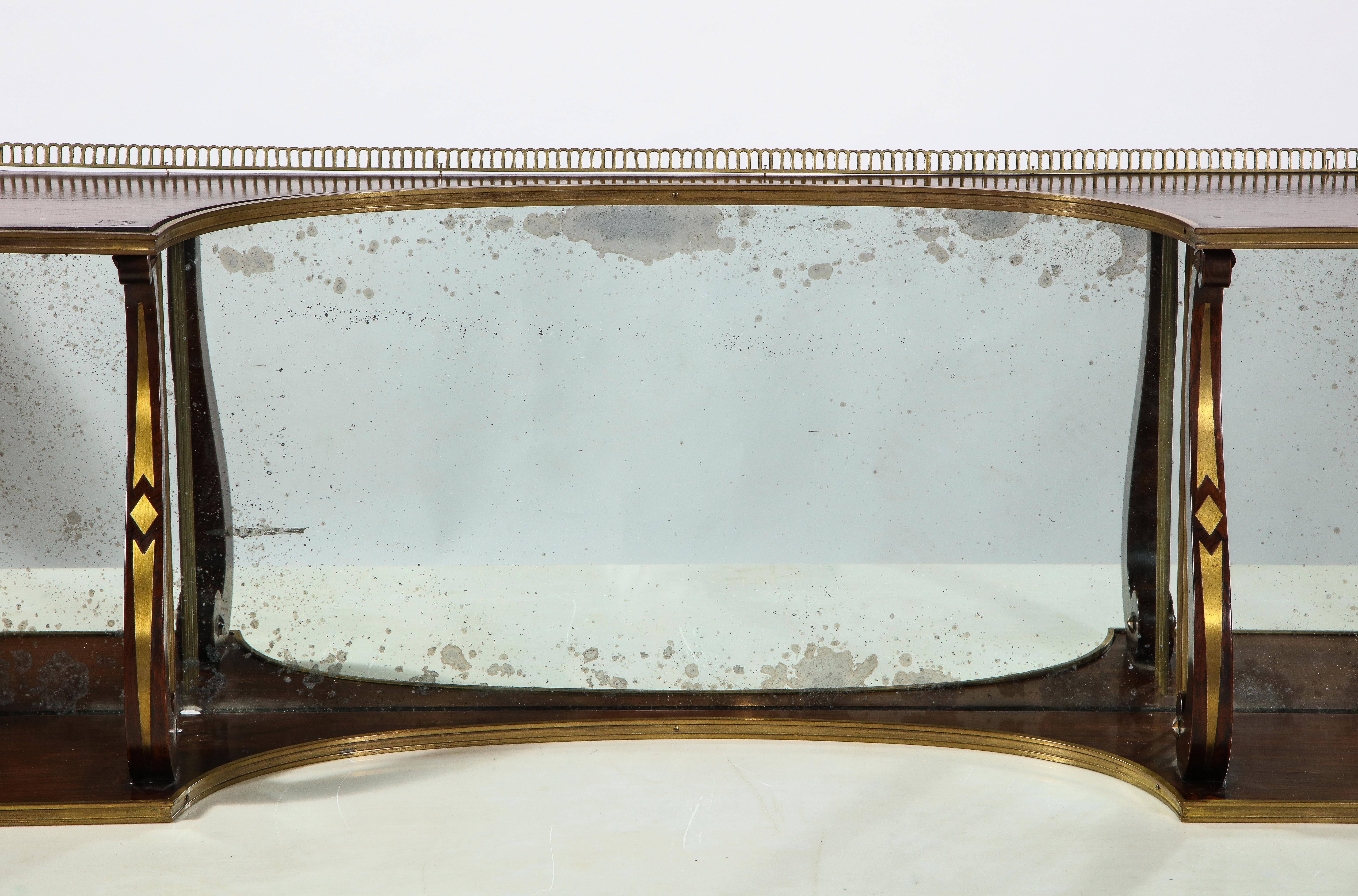 Milieu du XIXe siècle Chiffonnier figuratif monté en ormolu de style Régence anglais avec étagère en miroir en forme de lyre en vente