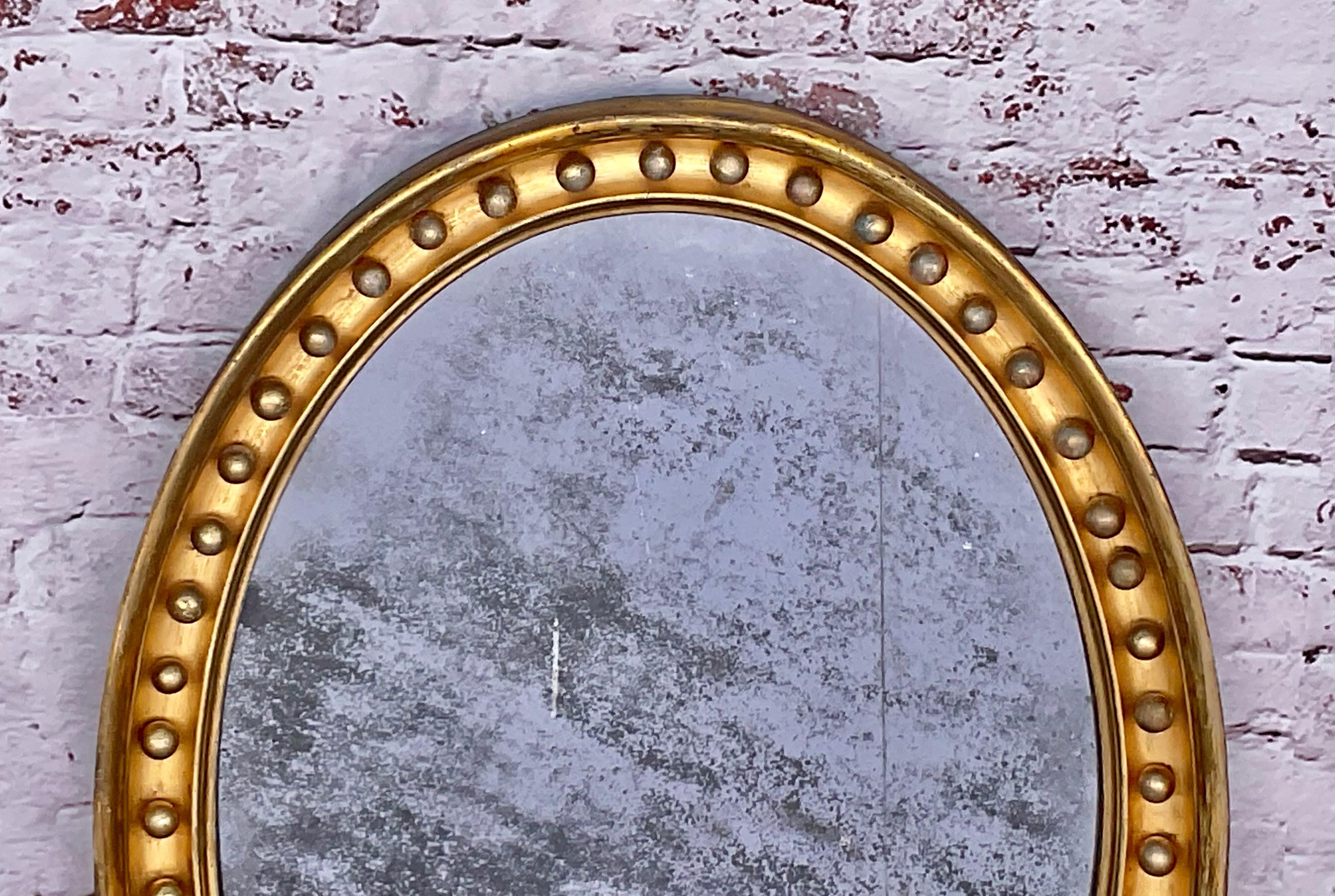 Miroir ovale en bois doré de style Régence anglaise en vente 1