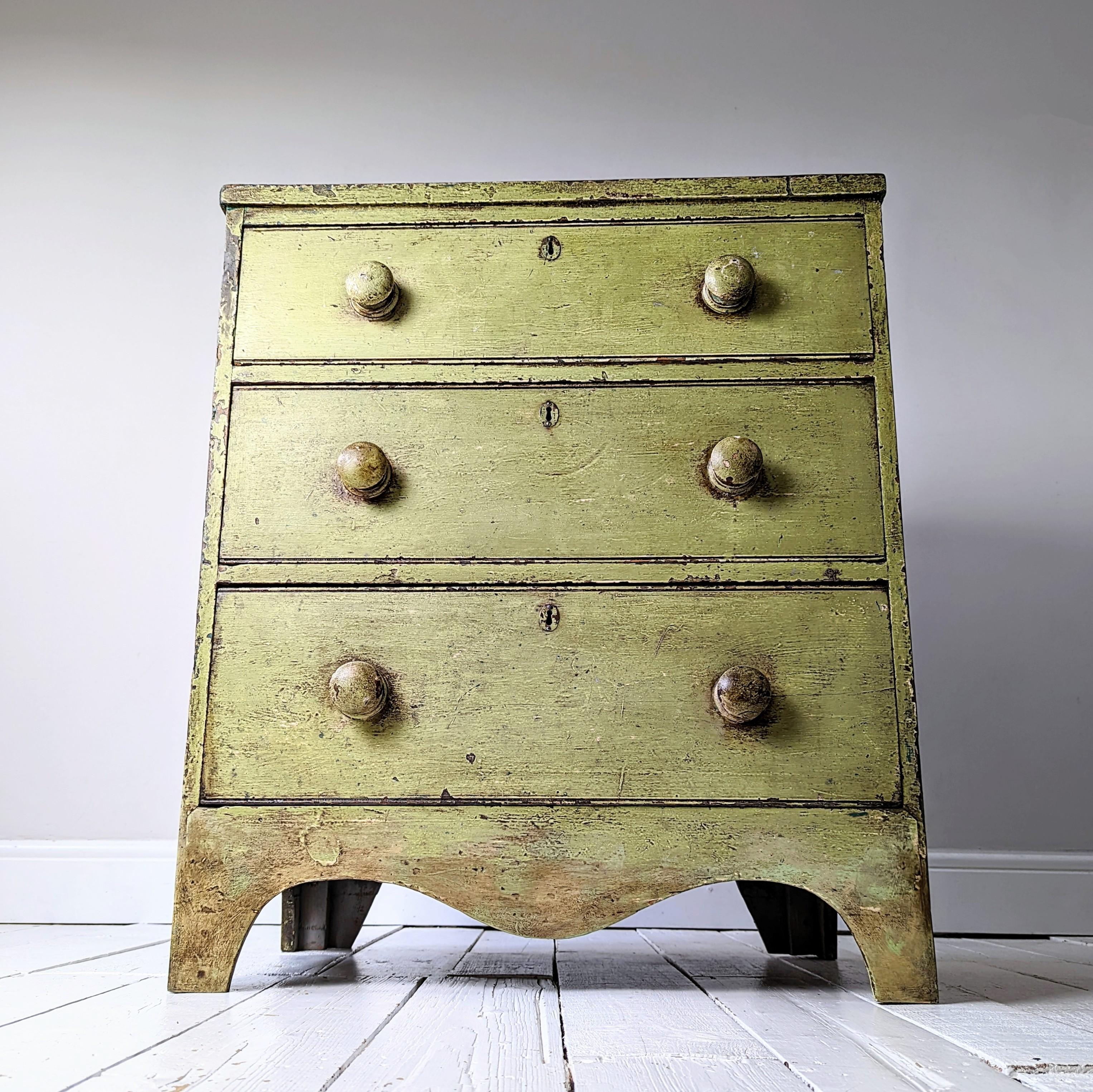 English Regency Painted Chest of Drawers In Good Condition In Leamington Spa, GB